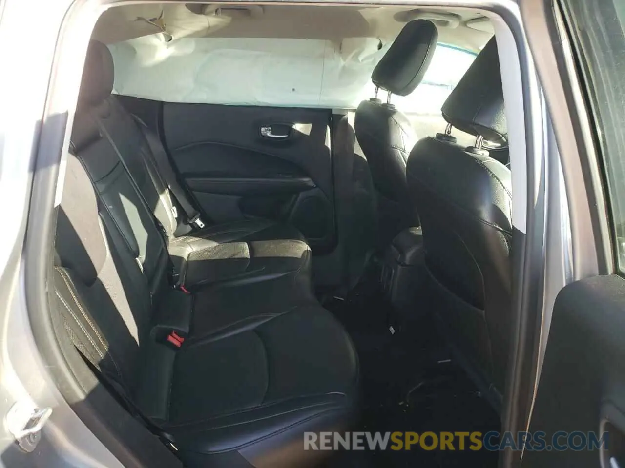 10 Photograph of a damaged car 3C4NJDCB9KT753197 JEEP COMPASS 2019
