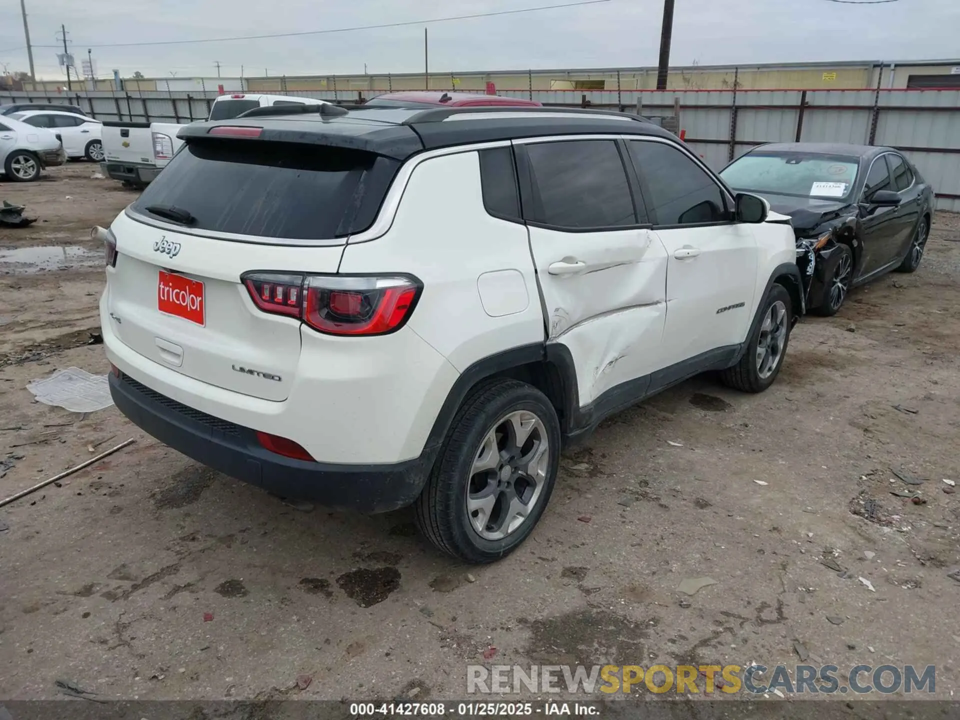 4 Photograph of a damaged car 3C4NJDCB9KT753684 JEEP COMPASS 2019