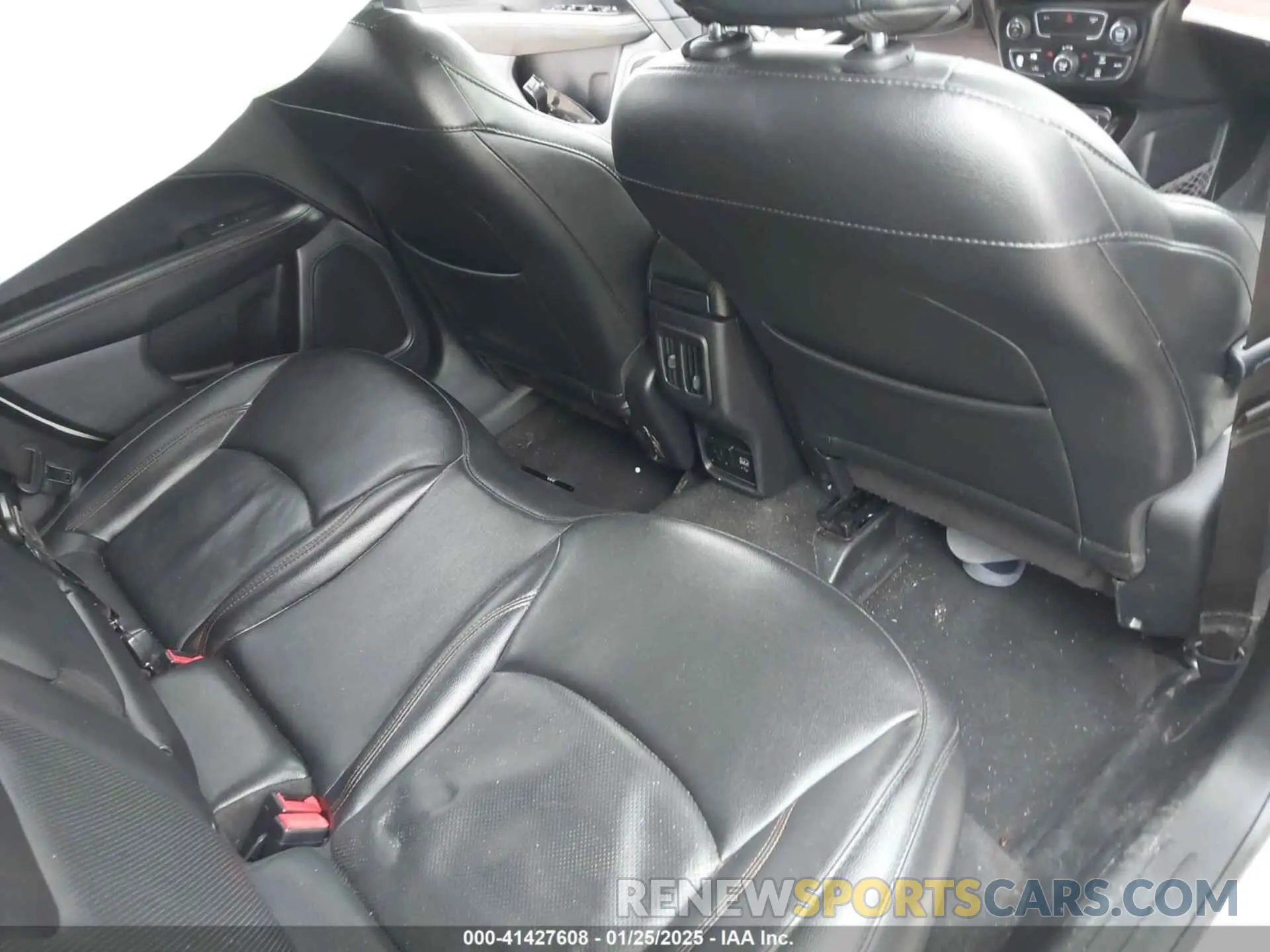 8 Photograph of a damaged car 3C4NJDCB9KT753684 JEEP COMPASS 2019