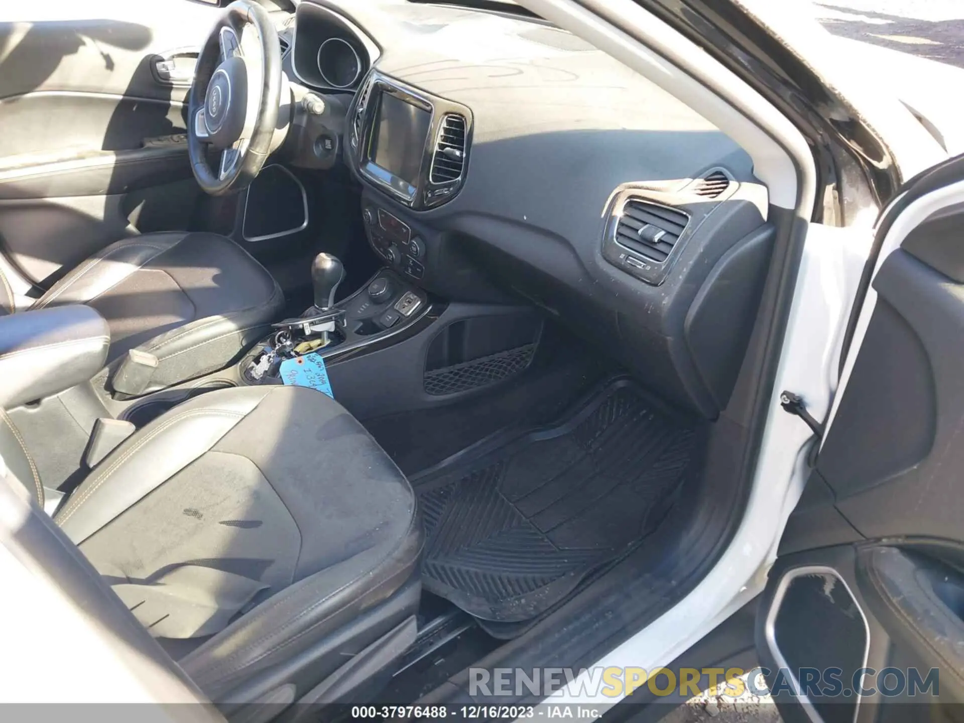 5 Photograph of a damaged car 3C4NJDCB9KT800583 JEEP COMPASS 2019