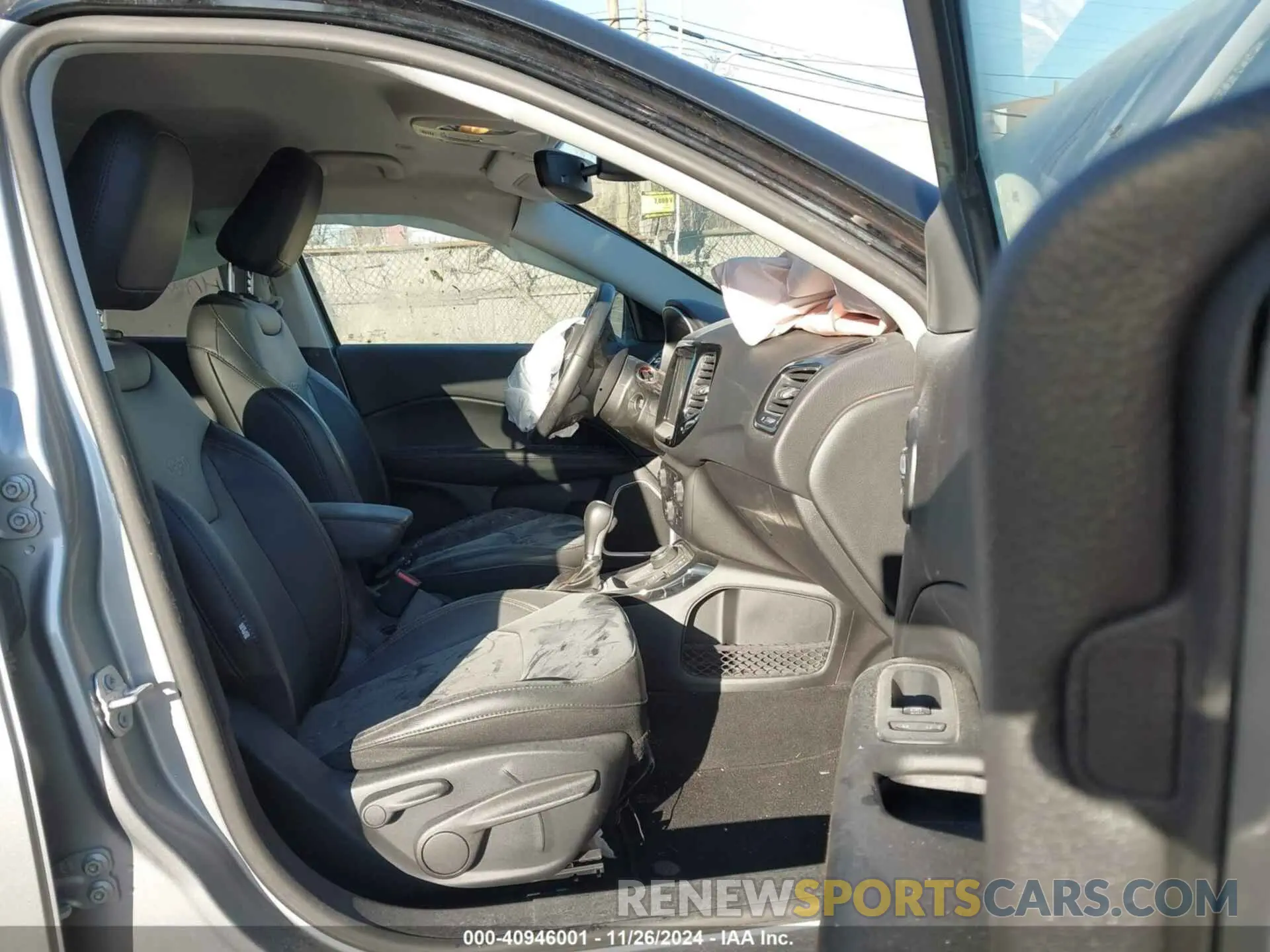 5 Photograph of a damaged car 3C4NJDCBXKT652931 JEEP COMPASS 2019