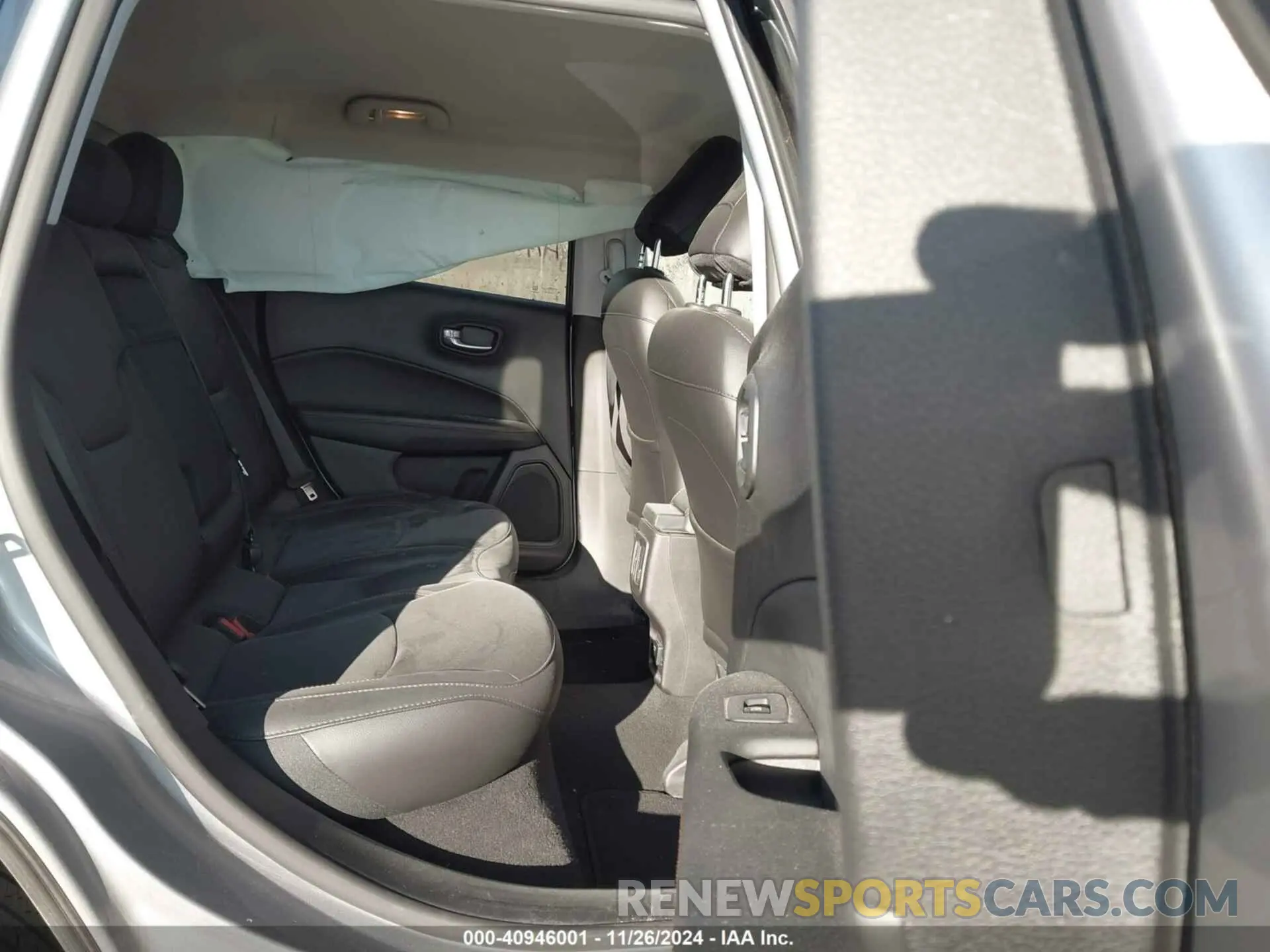 8 Photograph of a damaged car 3C4NJDCBXKT652931 JEEP COMPASS 2019