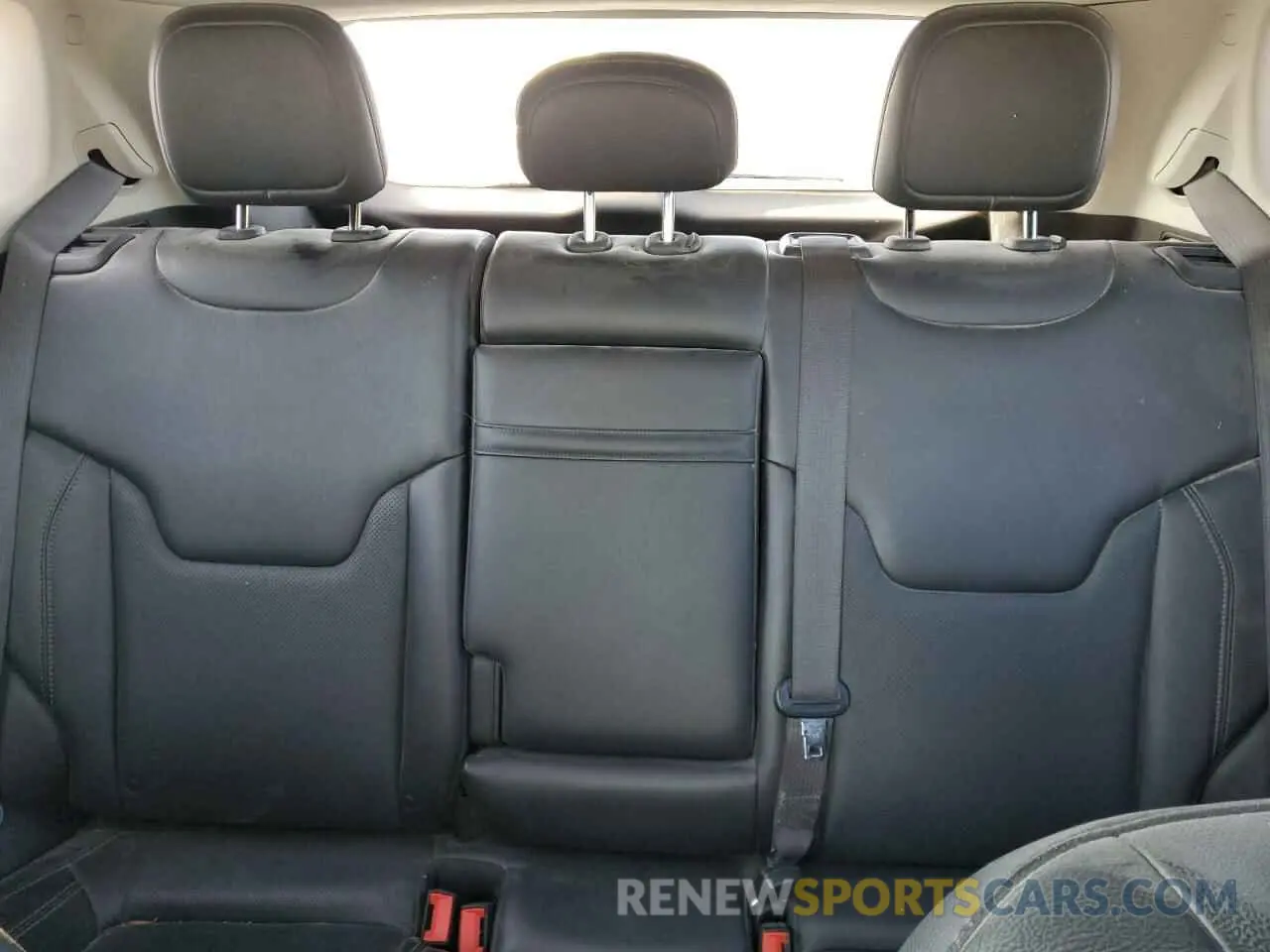 10 Photograph of a damaged car 3C4NJDCBXKT745237 JEEP COMPASS 2019