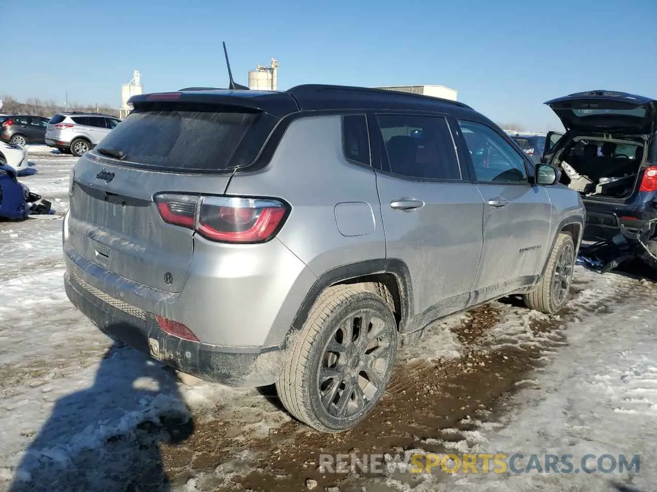 3 Photograph of a damaged car 3C4NJDCBXKT745237 JEEP COMPASS 2019