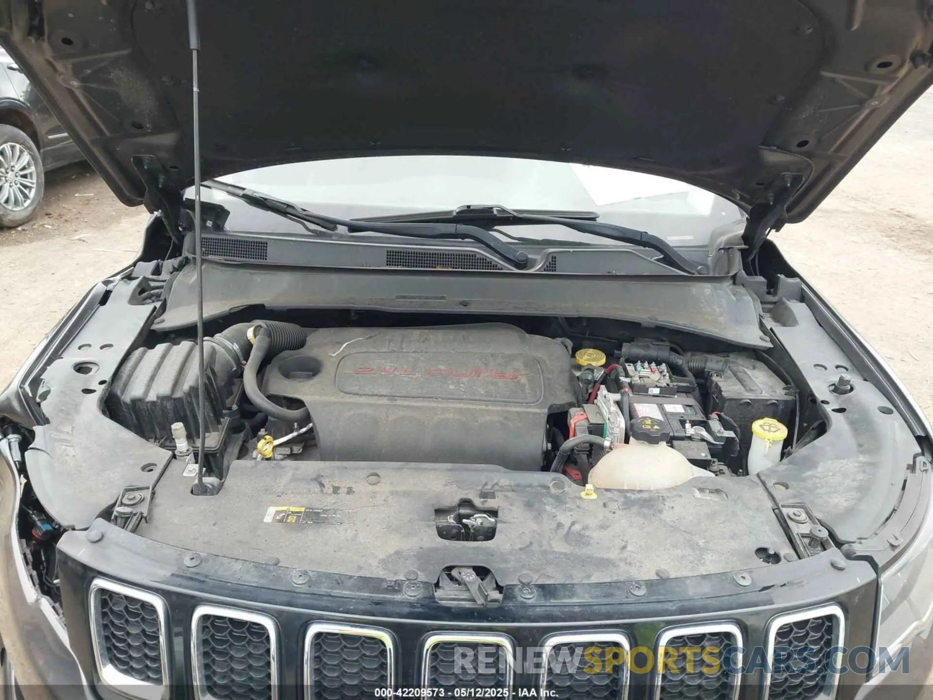 10 Photograph of a damaged car 3C4NJDCBXKT747585 JEEP COMPASS 2019
