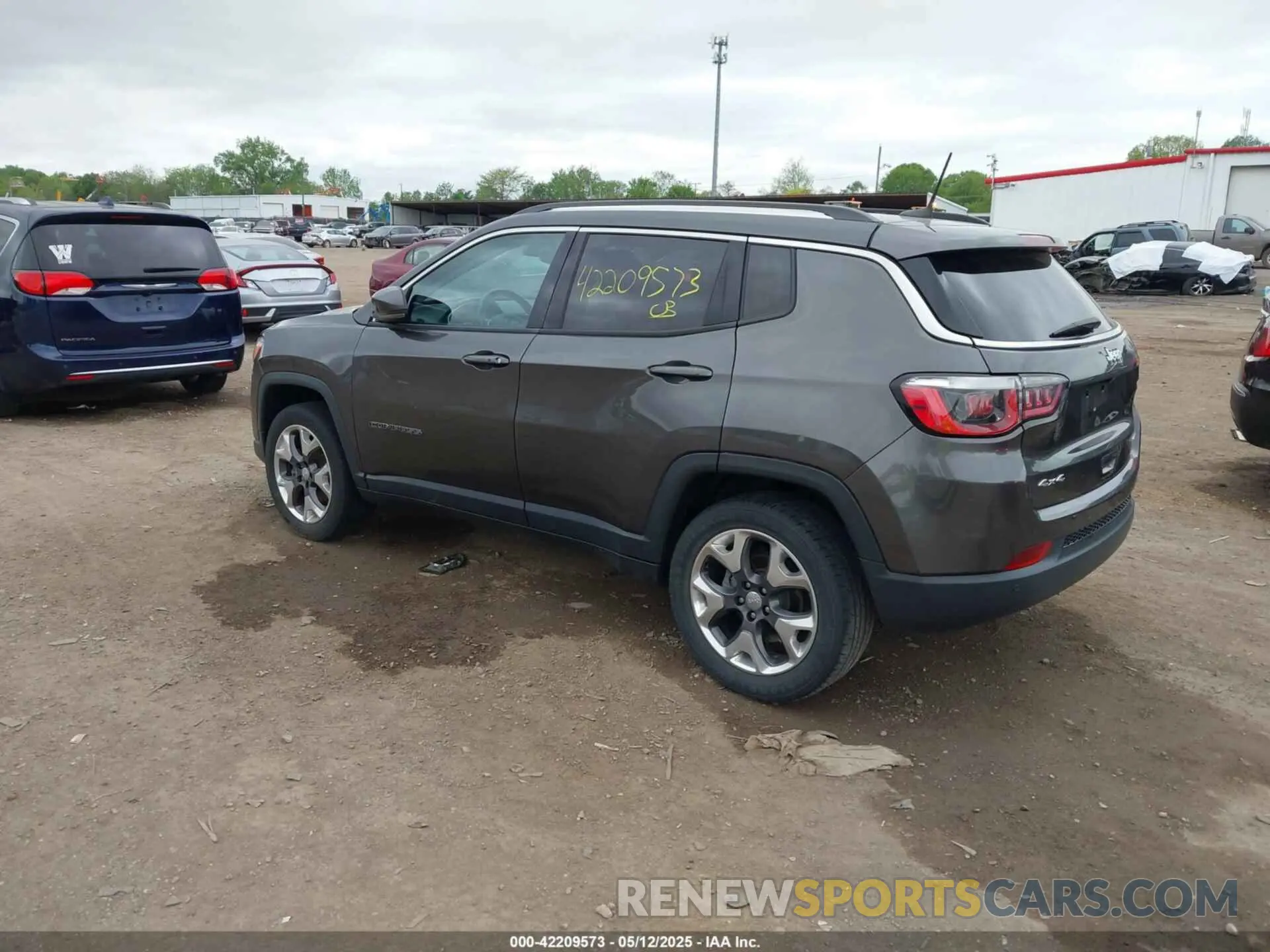 3 Photograph of a damaged car 3C4NJDCBXKT747585 JEEP COMPASS 2019