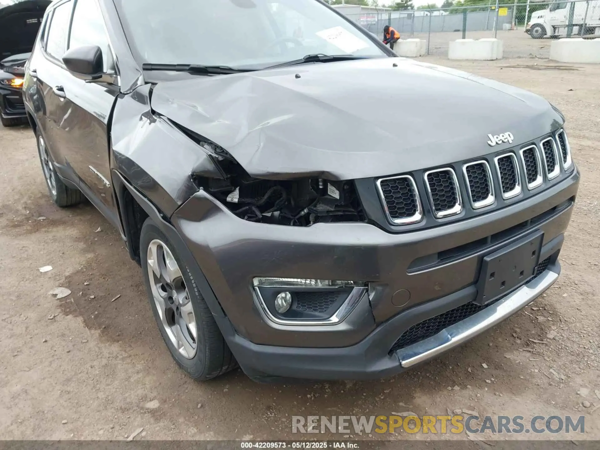 6 Photograph of a damaged car 3C4NJDCBXKT747585 JEEP COMPASS 2019