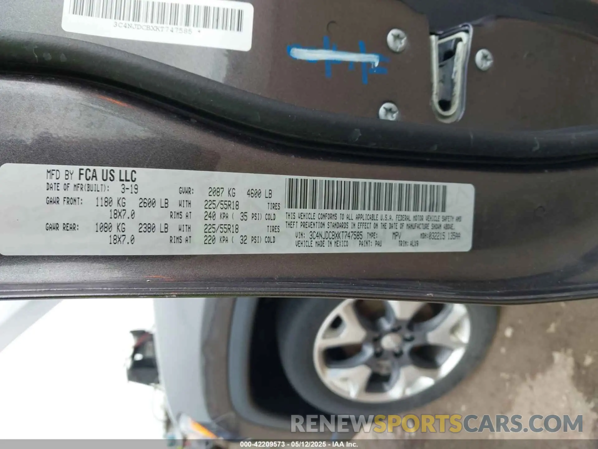9 Photograph of a damaged car 3C4NJDCBXKT747585 JEEP COMPASS 2019