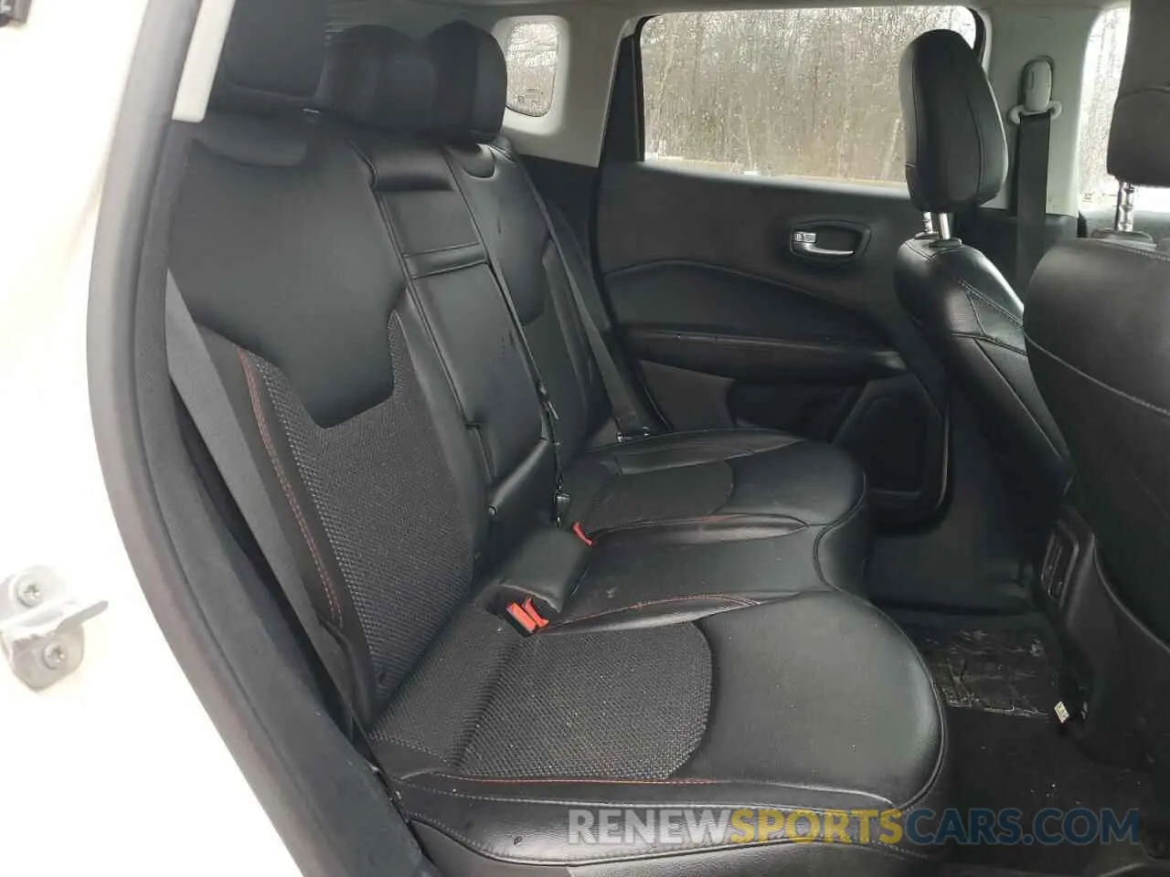 11 Photograph of a damaged car 3C4NJDDB0KT671292 JEEP COMPASS 2019