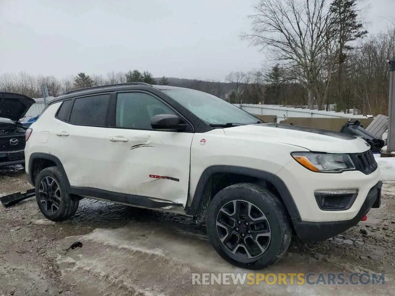 4 Photograph of a damaged car 3C4NJDDB0KT671292 JEEP COMPASS 2019