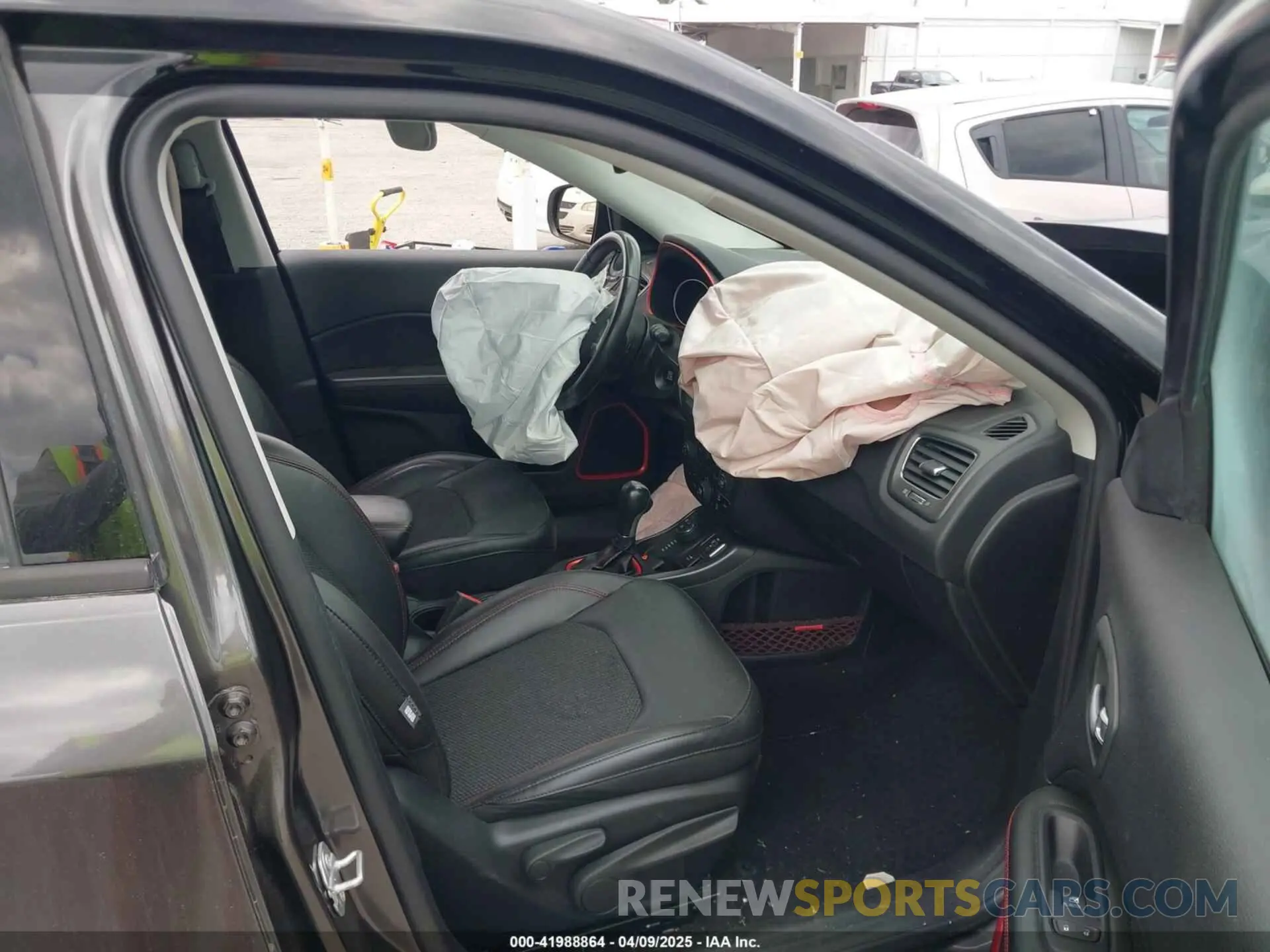 5 Photograph of a damaged car 3C4NJDDB0KT799869 JEEP COMPASS 2019