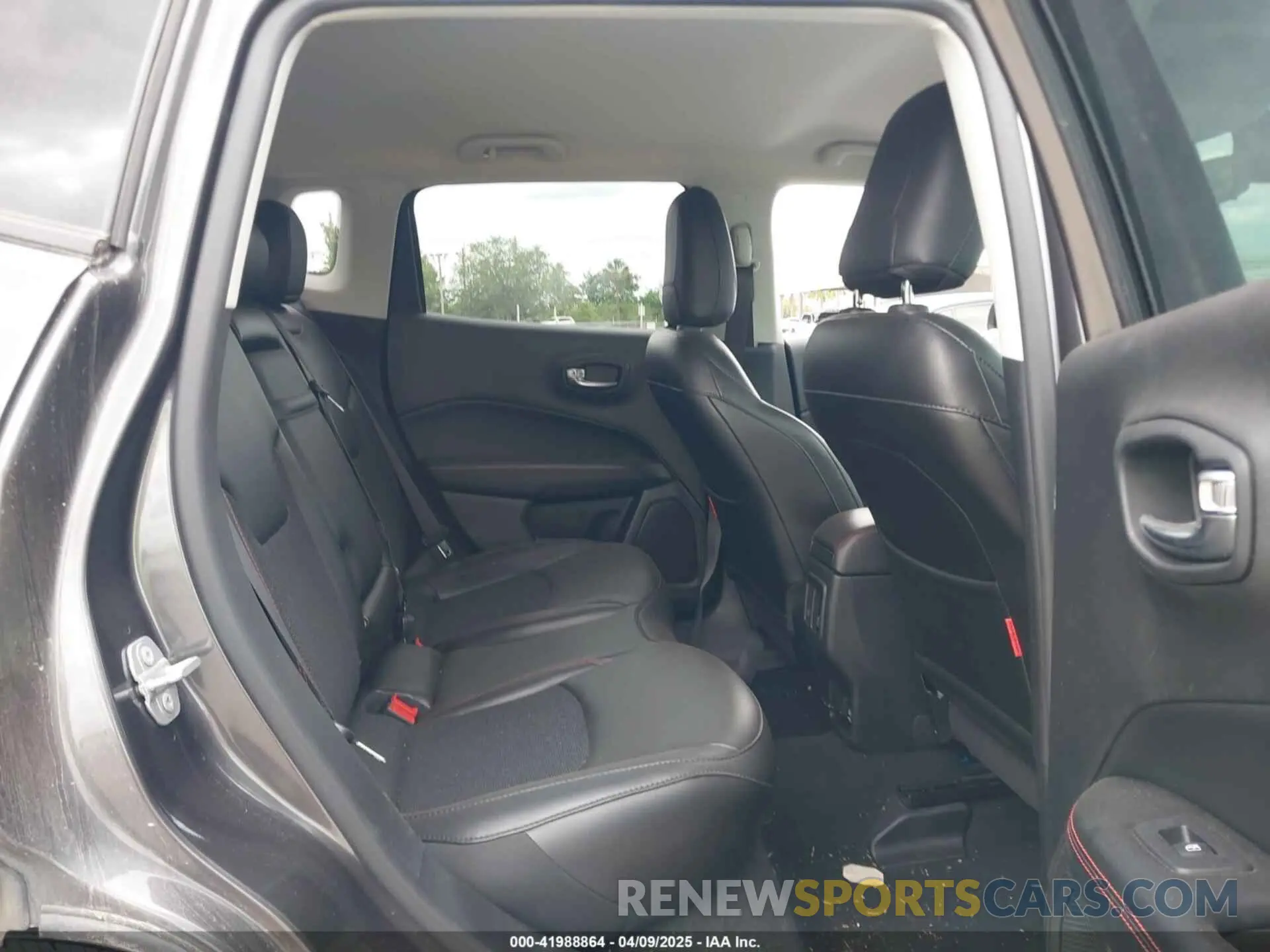 8 Photograph of a damaged car 3C4NJDDB0KT799869 JEEP COMPASS 2019