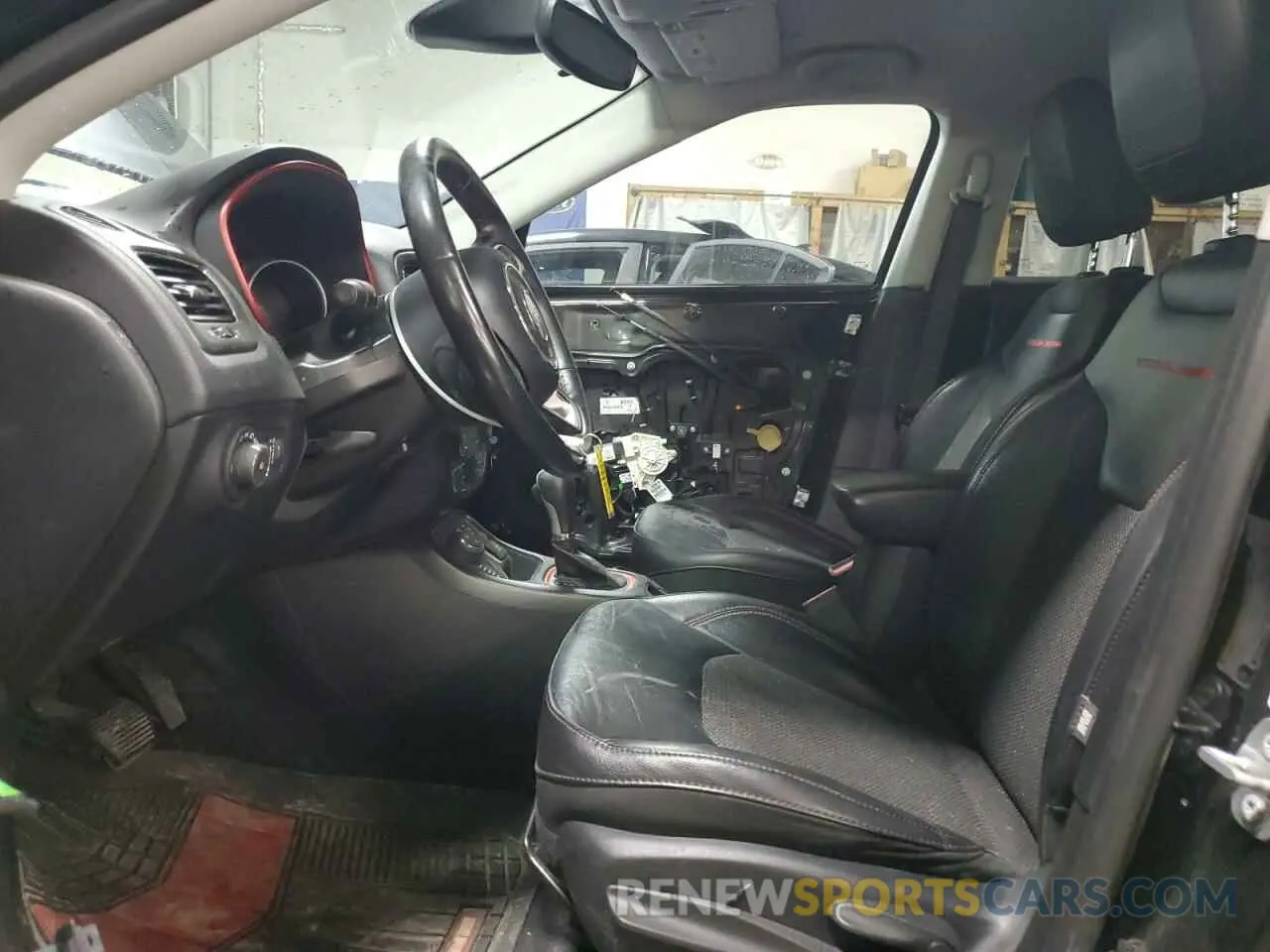 7 Photograph of a damaged car 3C4NJDDB1KT660608 JEEP COMPASS 2019