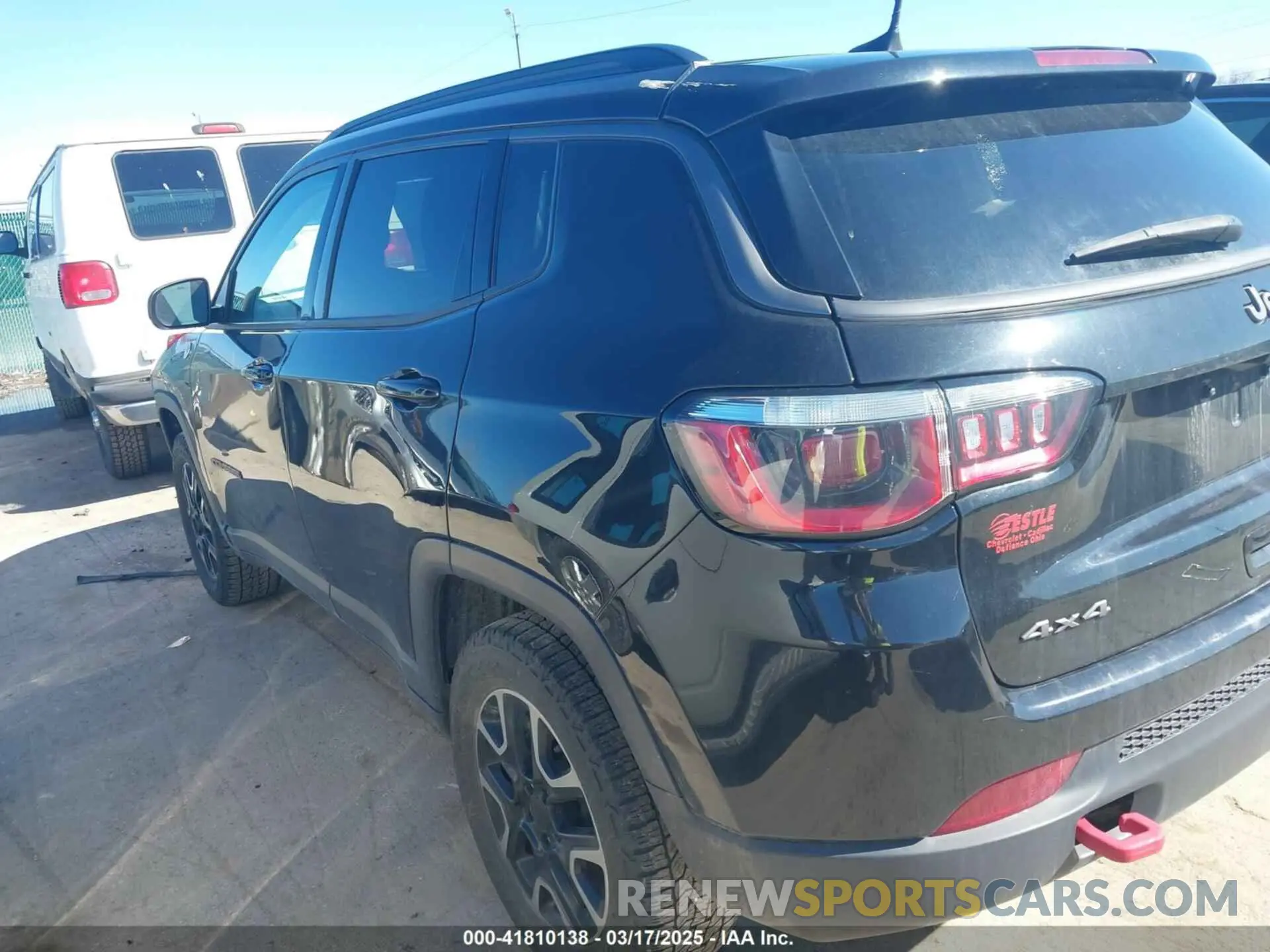 14 Photograph of a damaged car 3C4NJDDB1KT671642 JEEP COMPASS 2019