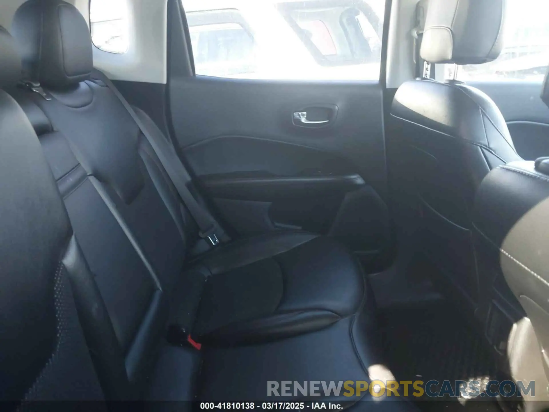 8 Photograph of a damaged car 3C4NJDDB1KT671642 JEEP COMPASS 2019