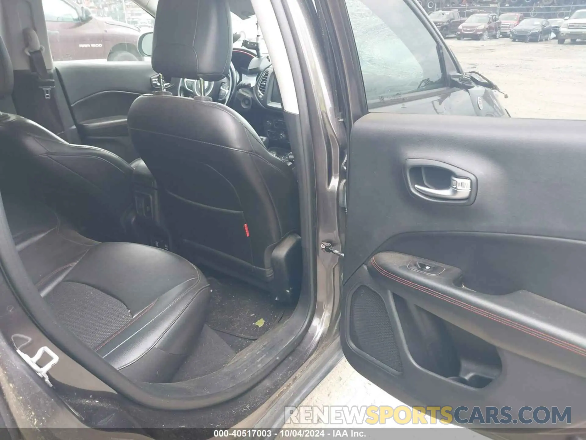 8 Photograph of a damaged car 3C4NJDDB1KT740099 JEEP COMPASS 2019