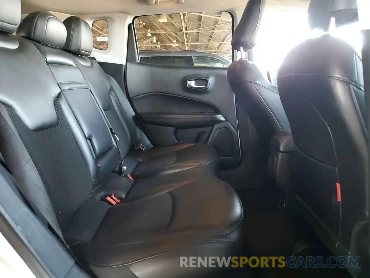 10 Photograph of a damaged car 3C4NJDDB2KT618268 JEEP COMPASS 2019