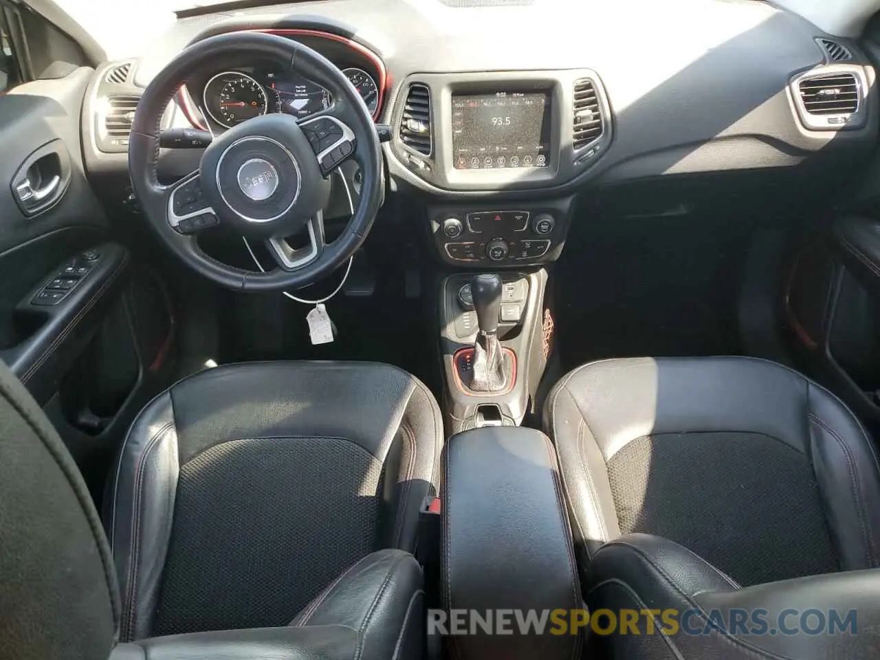 8 Photograph of a damaged car 3C4NJDDB2KT627598 JEEP COMPASS 2019