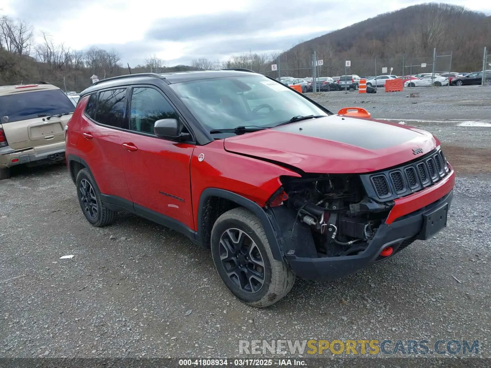 1 Photograph of a damaged car 3C4NJDDB2KT627875 JEEP COMPASS 2019