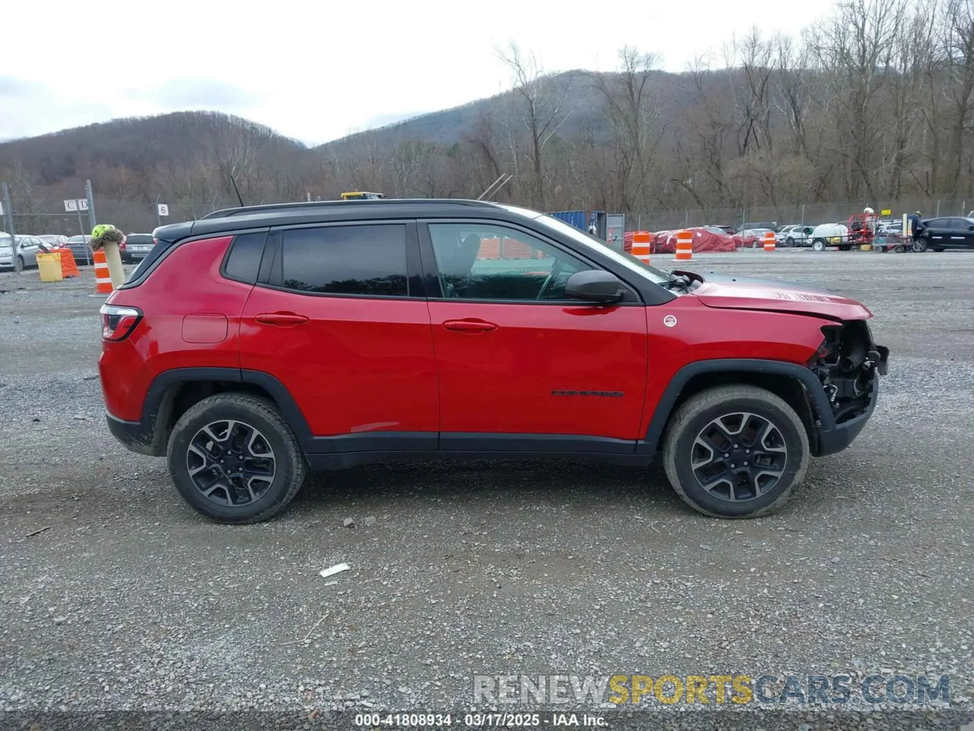13 Photograph of a damaged car 3C4NJDDB2KT627875 JEEP COMPASS 2019