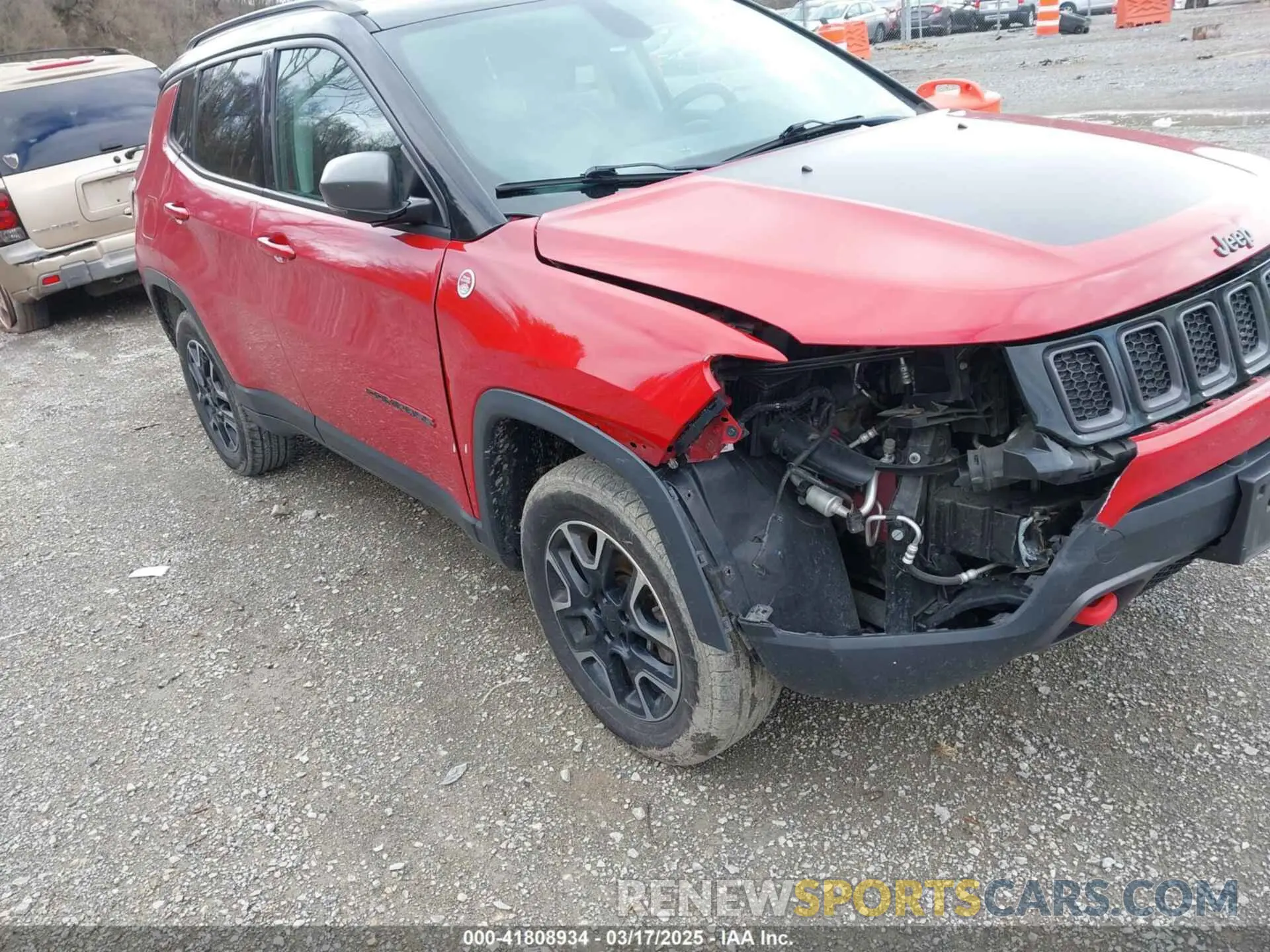 17 Photograph of a damaged car 3C4NJDDB2KT627875 JEEP COMPASS 2019