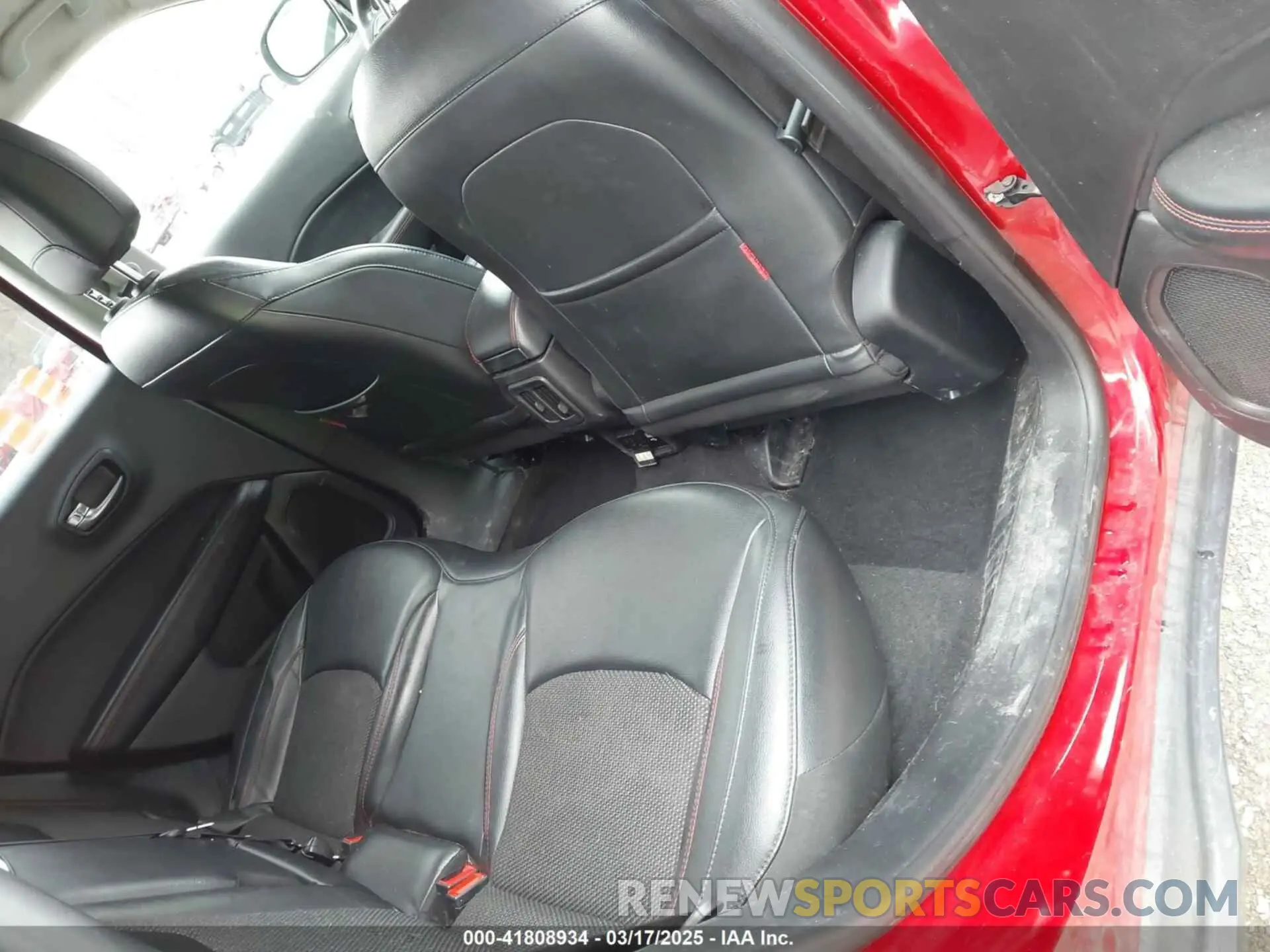 8 Photograph of a damaged car 3C4NJDDB2KT627875 JEEP COMPASS 2019