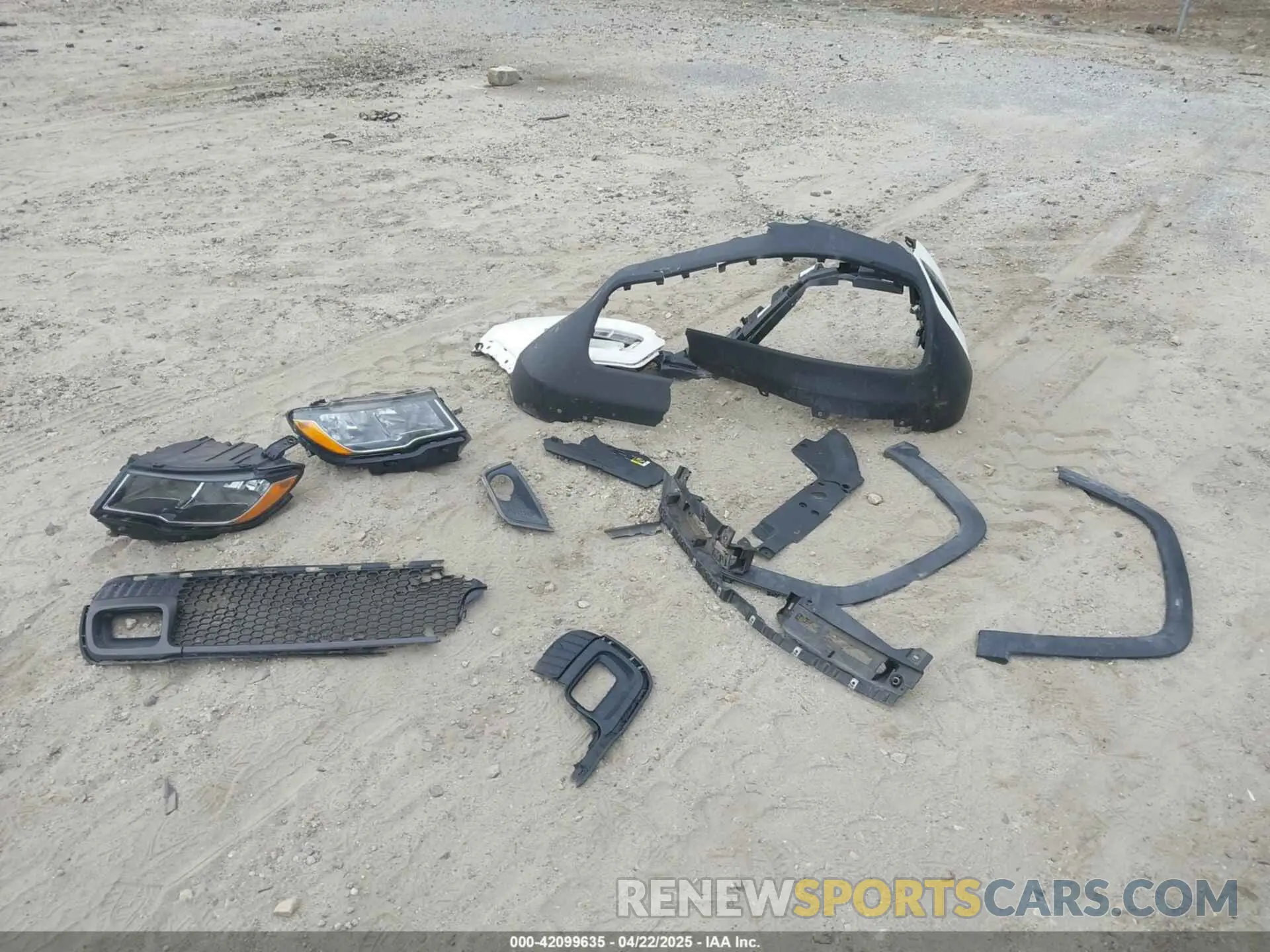 12 Photograph of a damaged car 3C4NJDDB2KT671066 JEEP COMPASS 2019