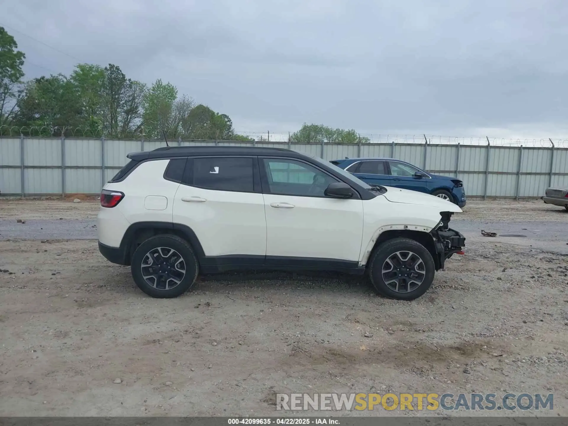 14 Photograph of a damaged car 3C4NJDDB2KT671066 JEEP COMPASS 2019