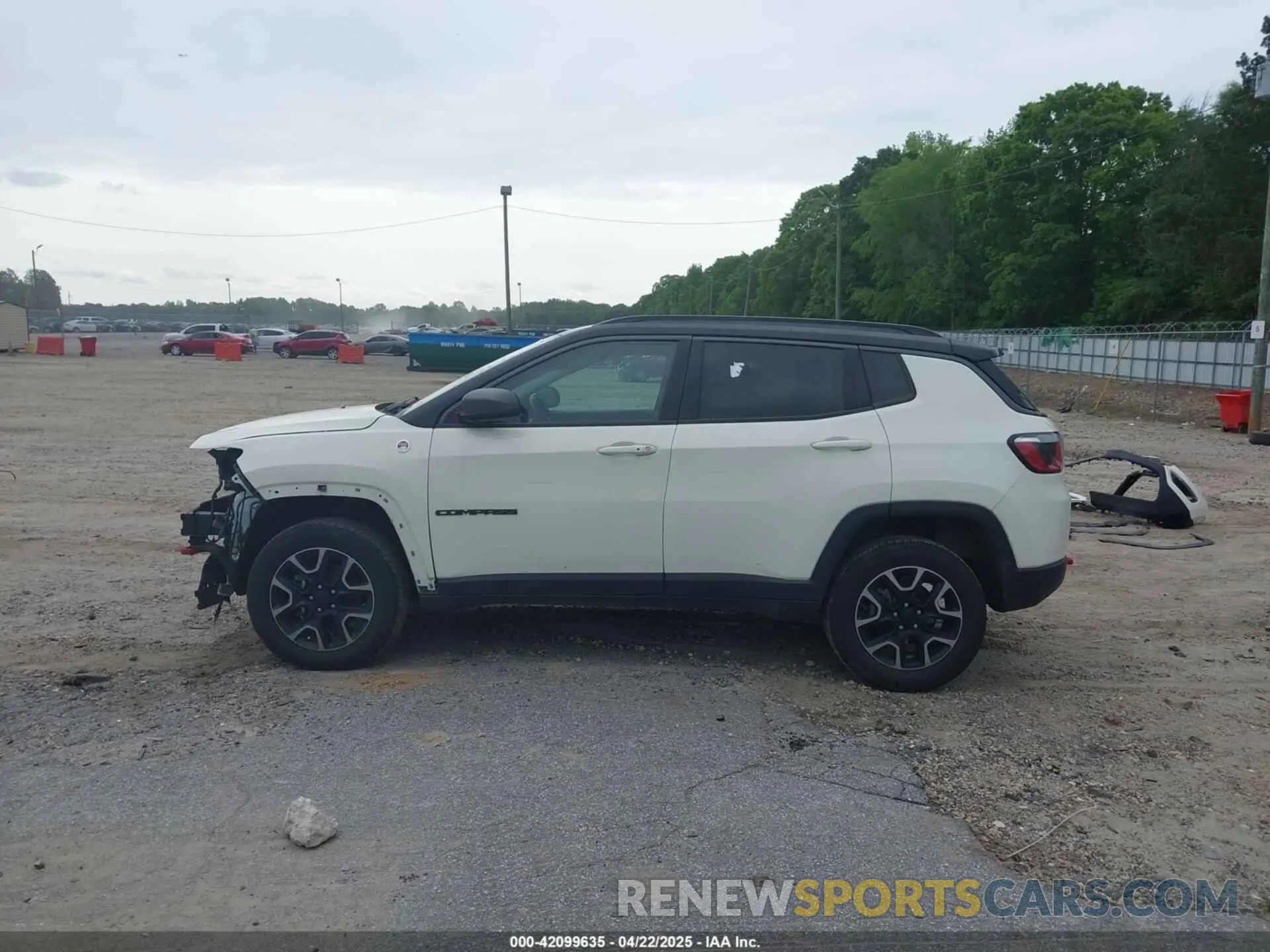 15 Photograph of a damaged car 3C4NJDDB2KT671066 JEEP COMPASS 2019