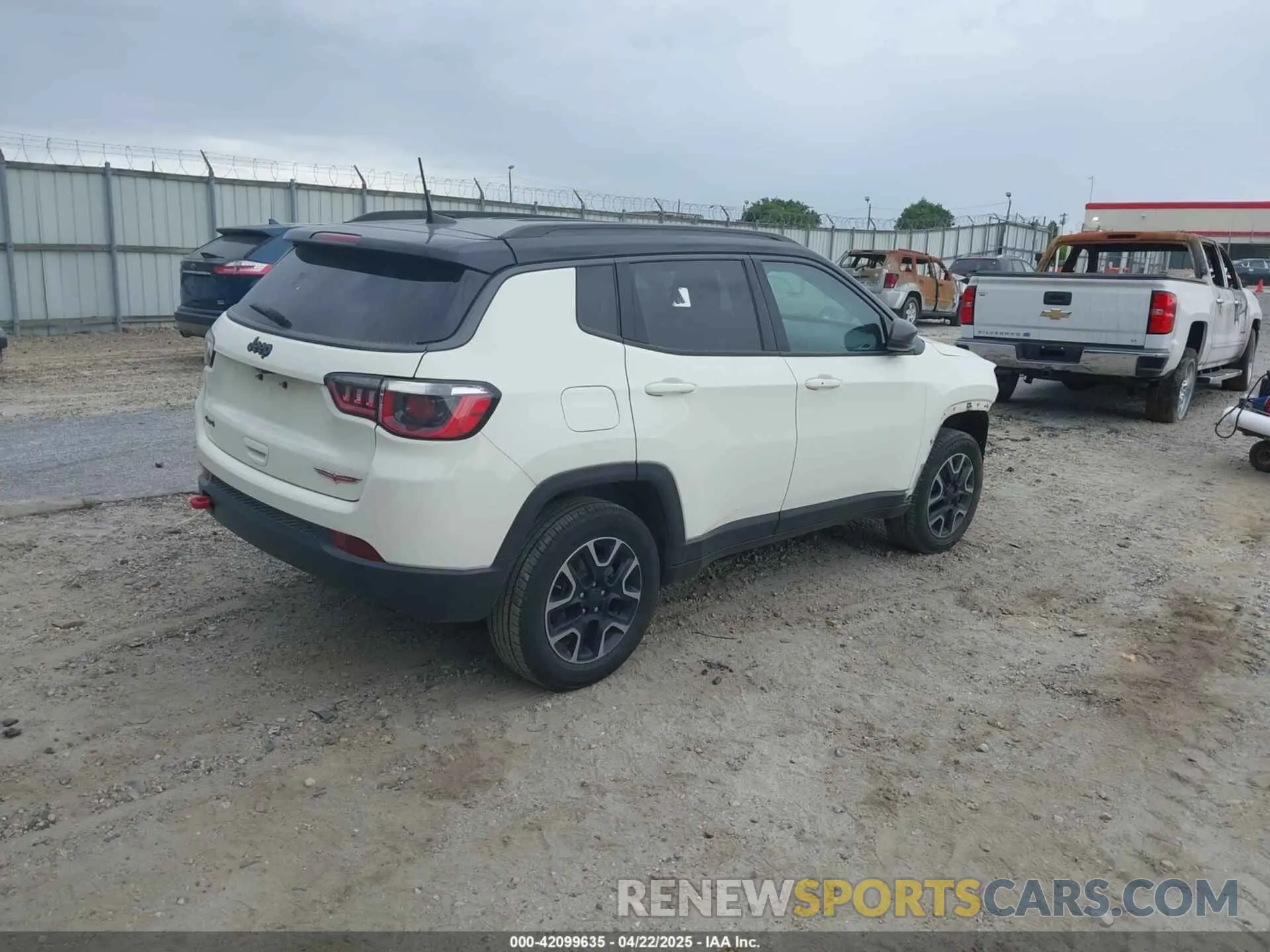 4 Photograph of a damaged car 3C4NJDDB2KT671066 JEEP COMPASS 2019