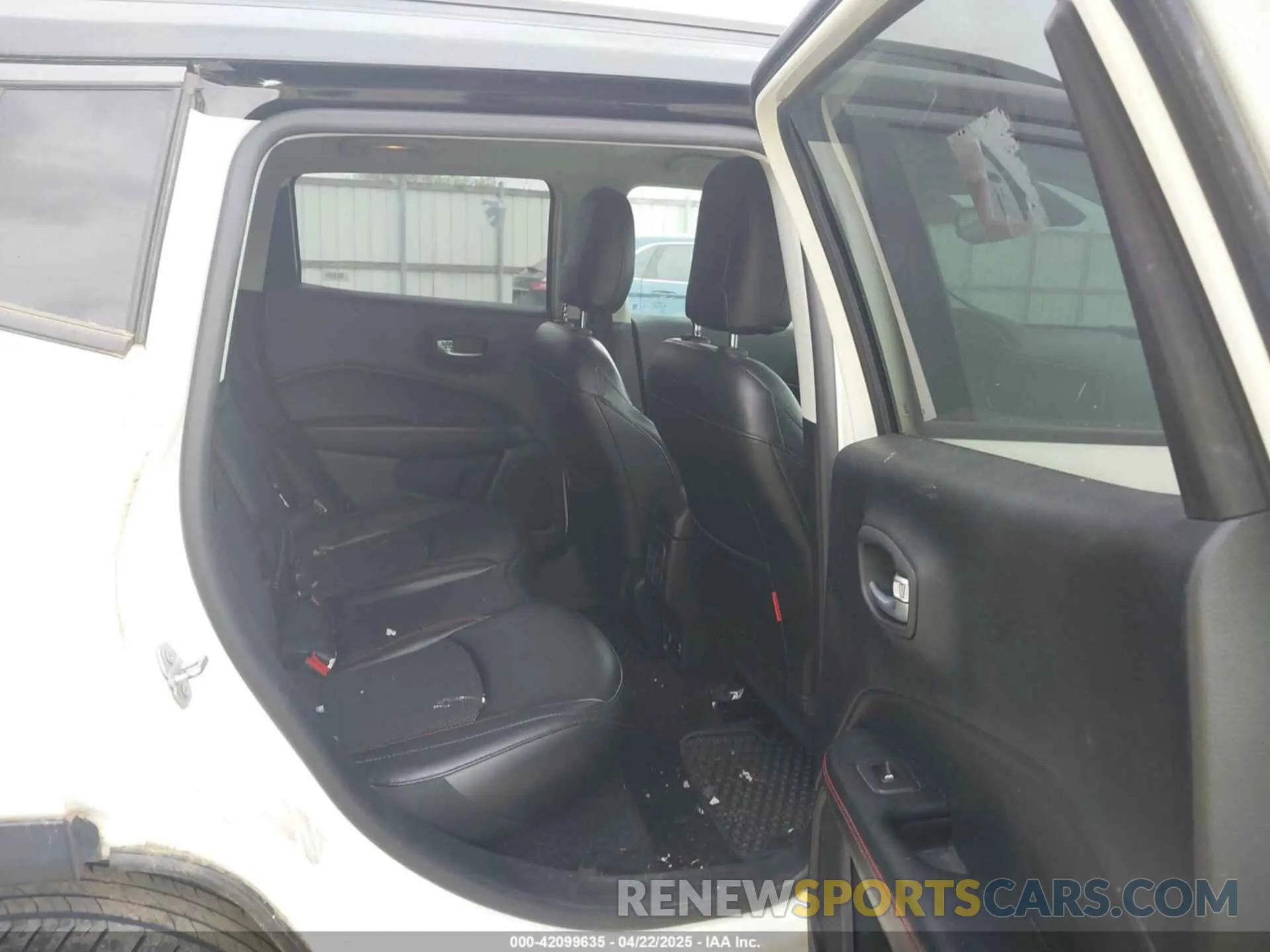 8 Photograph of a damaged car 3C4NJDDB2KT671066 JEEP COMPASS 2019
