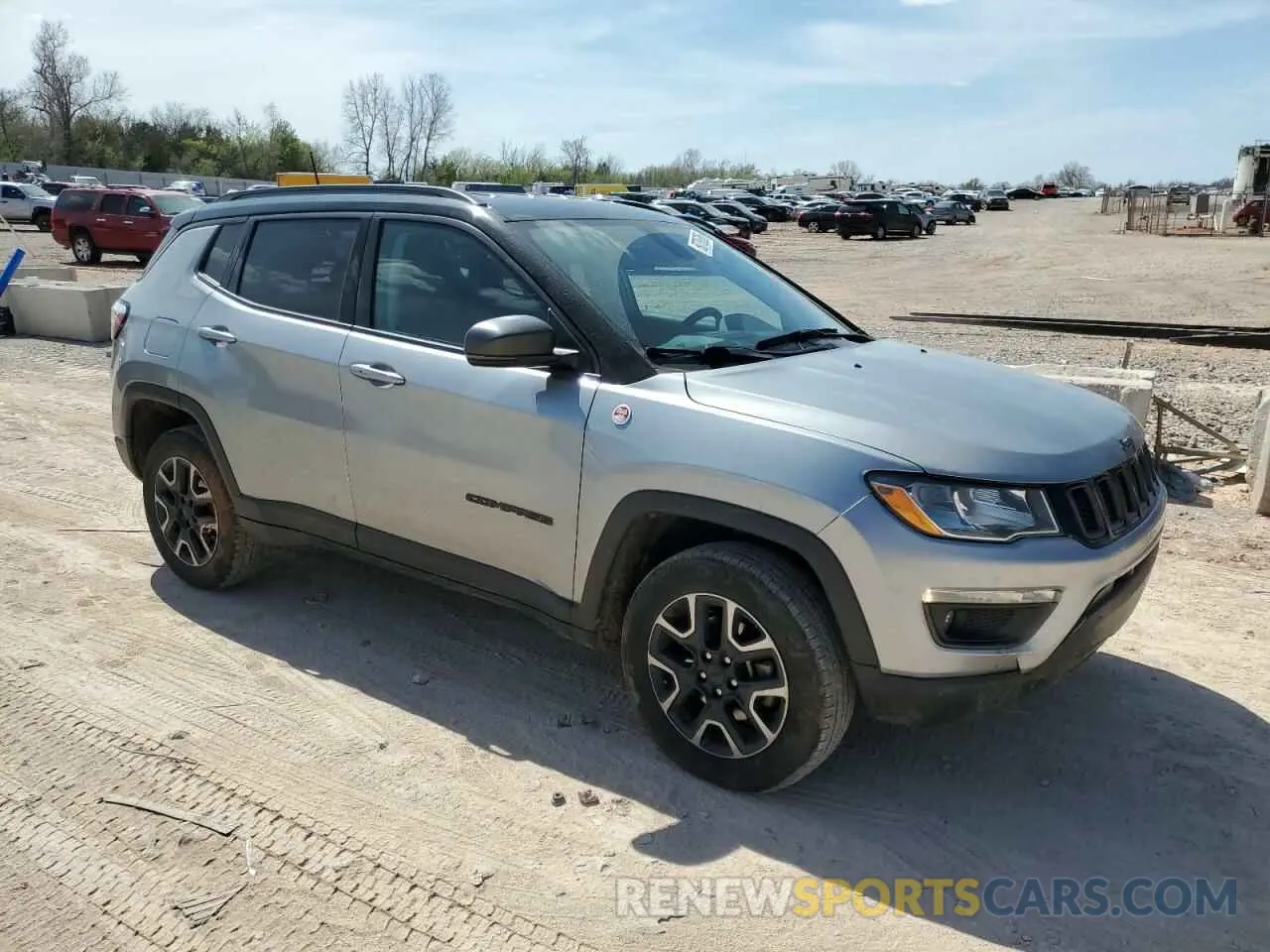 4 Photograph of a damaged car 3C4NJDDB2KT739673 JEEP COMPASS 2019