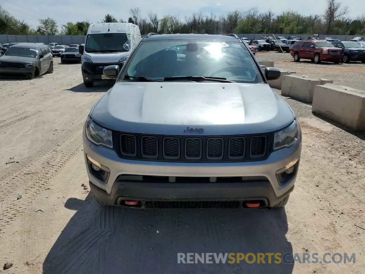 5 Photograph of a damaged car 3C4NJDDB2KT739673 JEEP COMPASS 2019