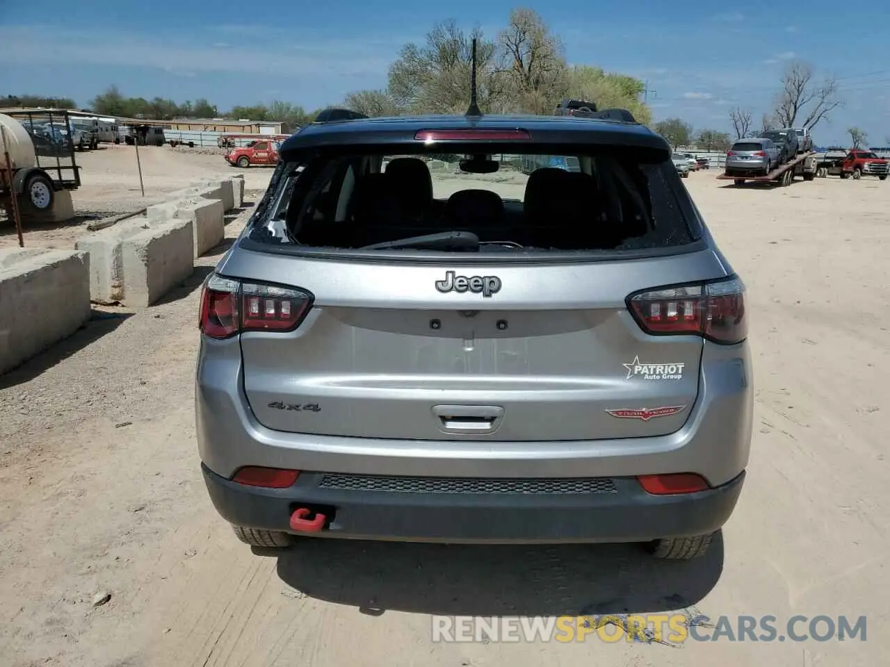 6 Photograph of a damaged car 3C4NJDDB2KT739673 JEEP COMPASS 2019