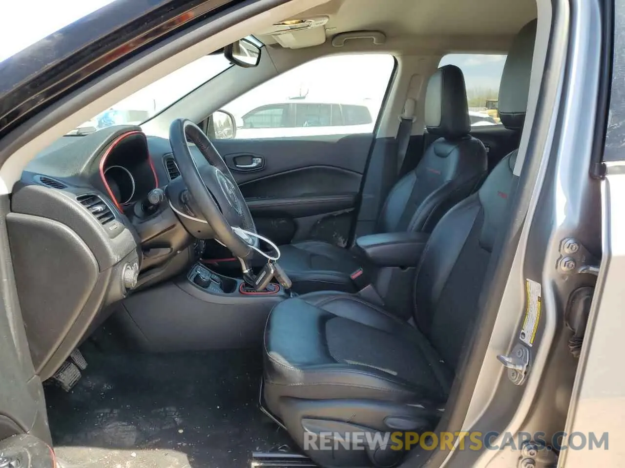 7 Photograph of a damaged car 3C4NJDDB2KT739673 JEEP COMPASS 2019