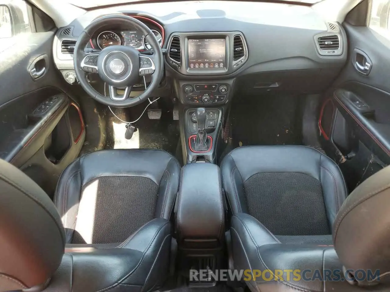 8 Photograph of a damaged car 3C4NJDDB2KT739673 JEEP COMPASS 2019