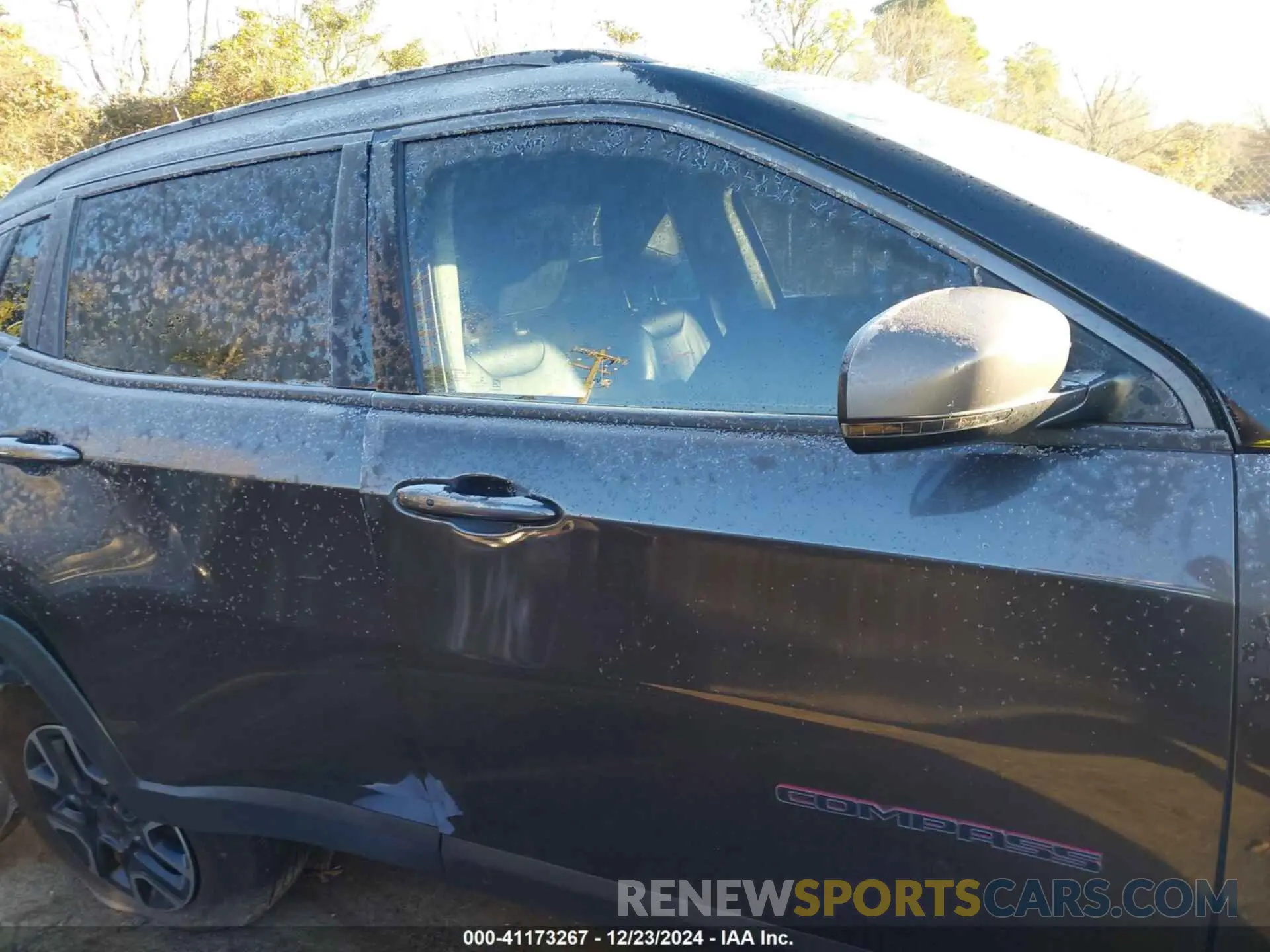 13 Photograph of a damaged car 3C4NJDDB2KT739950 JEEP COMPASS 2019