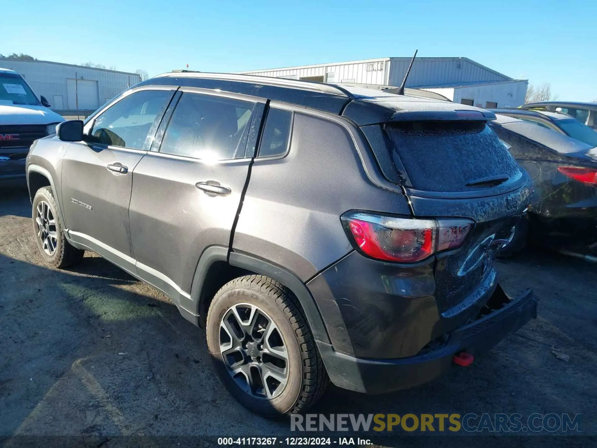 3 Photograph of a damaged car 3C4NJDDB2KT739950 JEEP COMPASS 2019
