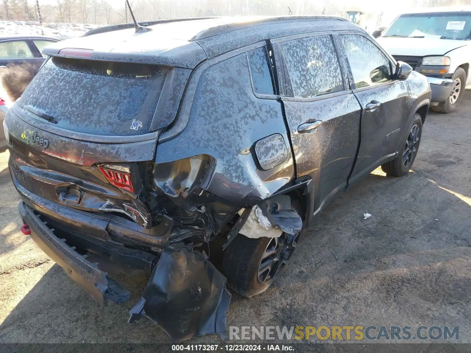 4 Photograph of a damaged car 3C4NJDDB2KT739950 JEEP COMPASS 2019