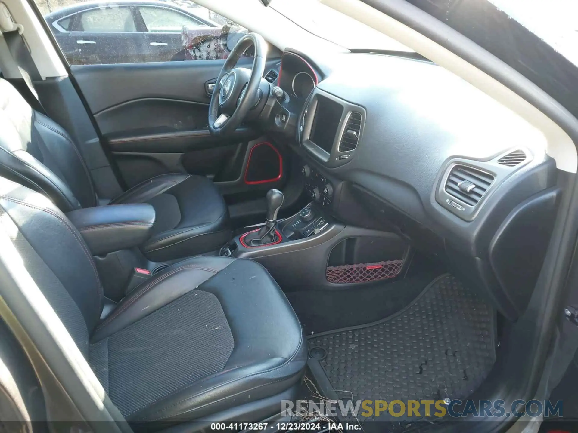 5 Photograph of a damaged car 3C4NJDDB2KT739950 JEEP COMPASS 2019