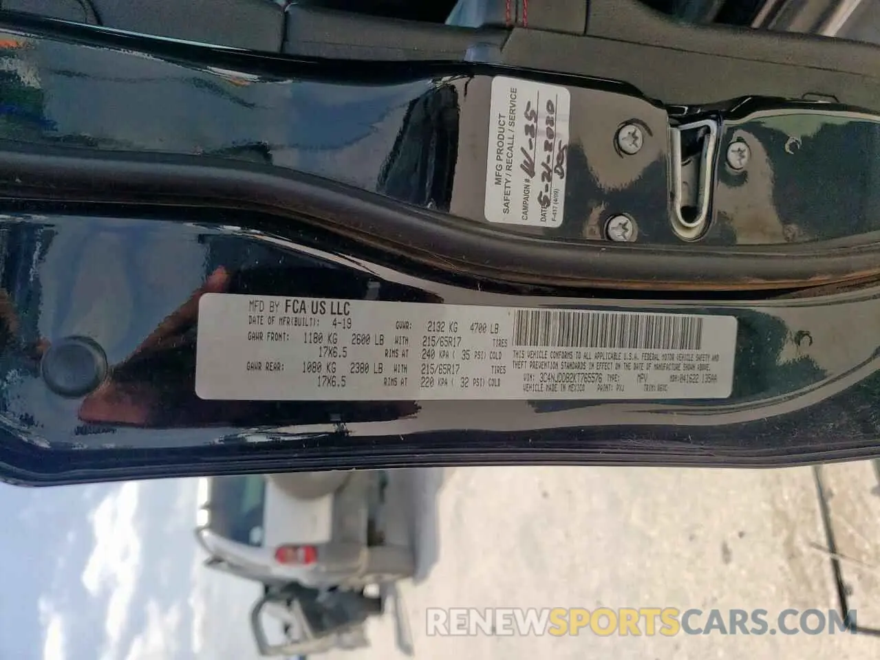 12 Photograph of a damaged car 3C4NJDDB2KT765576 JEEP COMPASS 2019