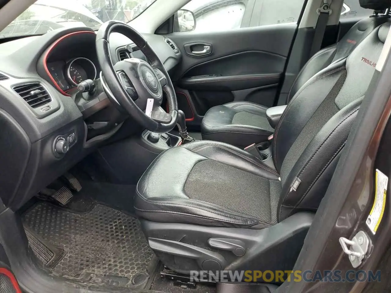 7 Photograph of a damaged car 3C4NJDDB3KT680150 JEEP COMPASS 2019