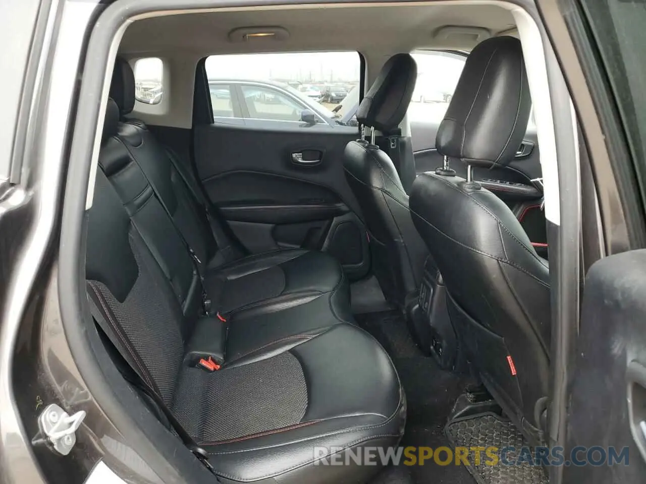 10 Photograph of a damaged car 3C4NJDDB3KT688152 JEEP COMPASS 2019