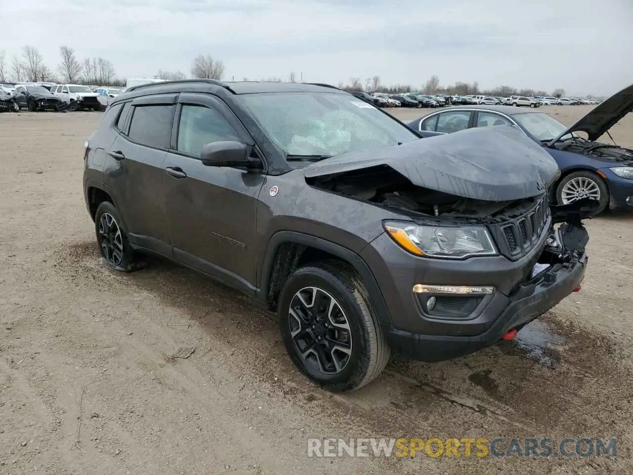 4 Photograph of a damaged car 3C4NJDDB3KT688152 JEEP COMPASS 2019