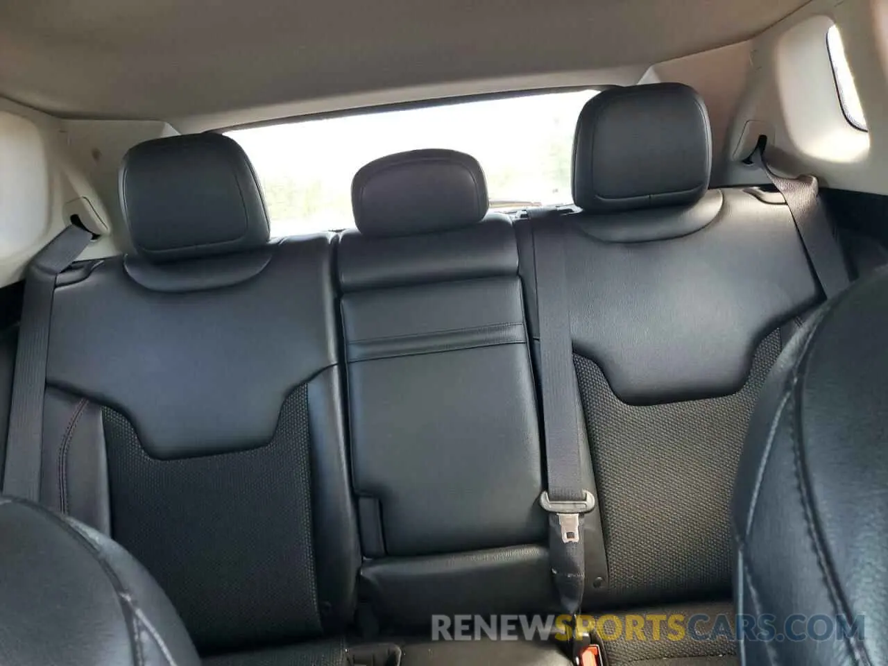 10 Photograph of a damaged car 3C4NJDDB3KT721487 JEEP COMPASS 2019