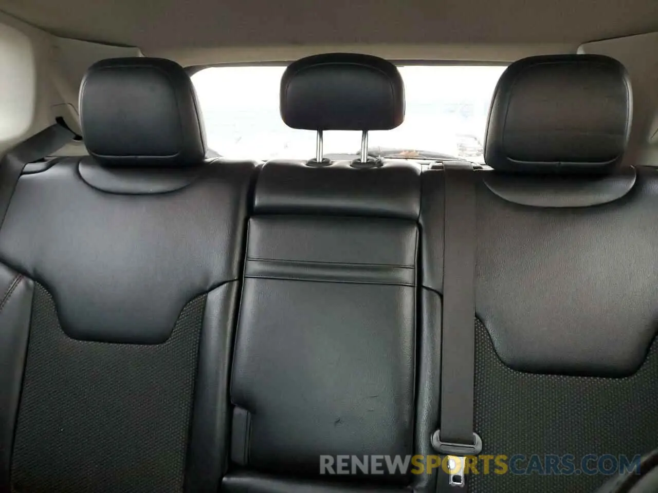 10 Photograph of a damaged car 3C4NJDDB3KT733056 JEEP COMPASS 2019