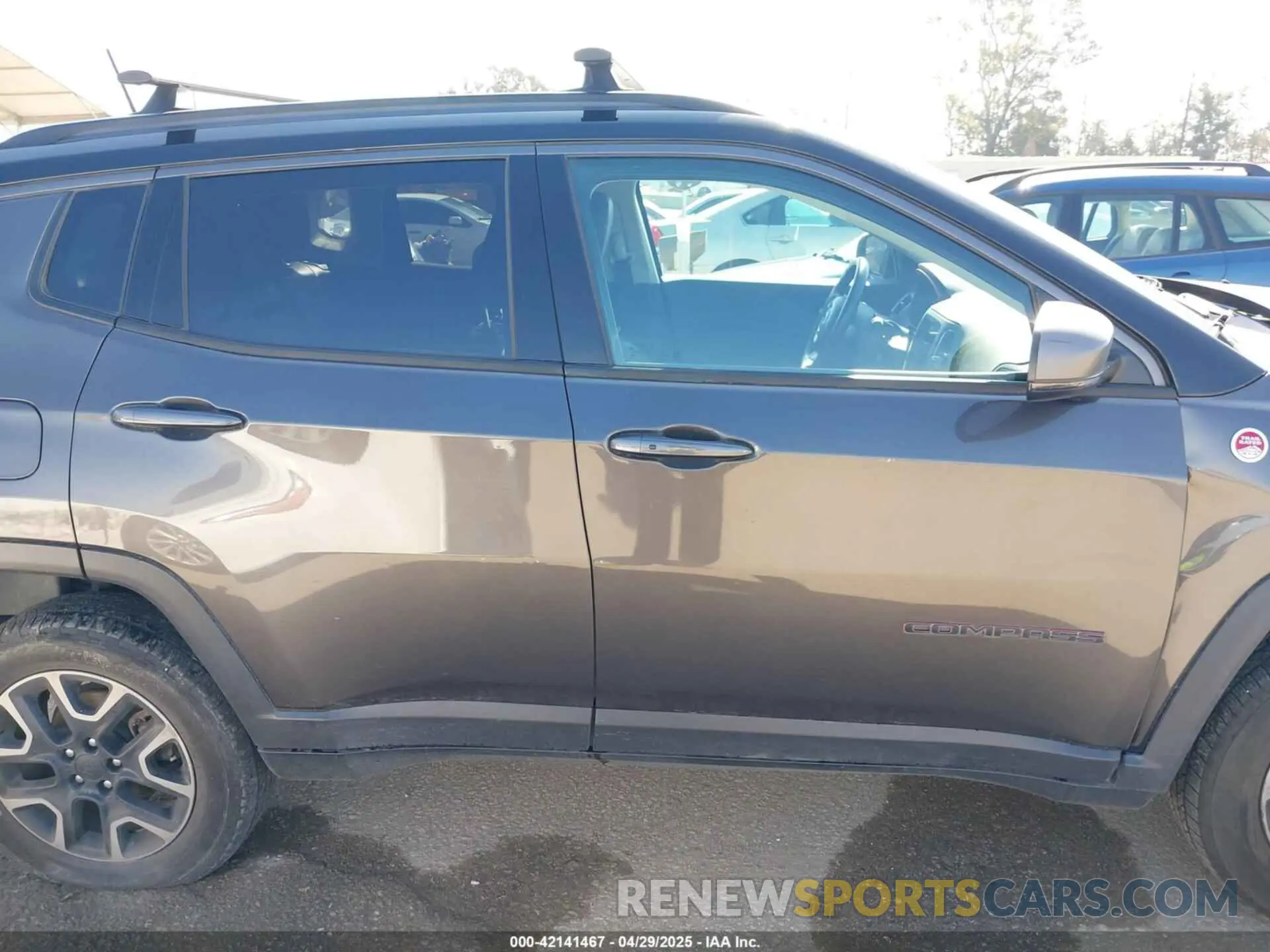 13 Photograph of a damaged car 3C4NJDDB3KT759849 JEEP COMPASS 2019