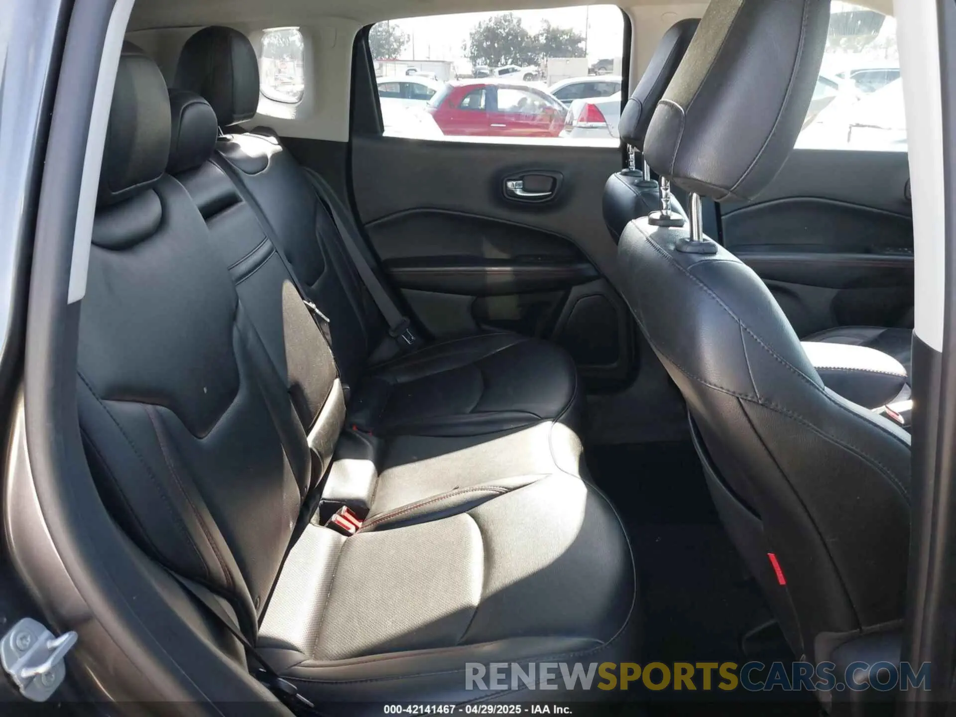 8 Photograph of a damaged car 3C4NJDDB3KT759849 JEEP COMPASS 2019