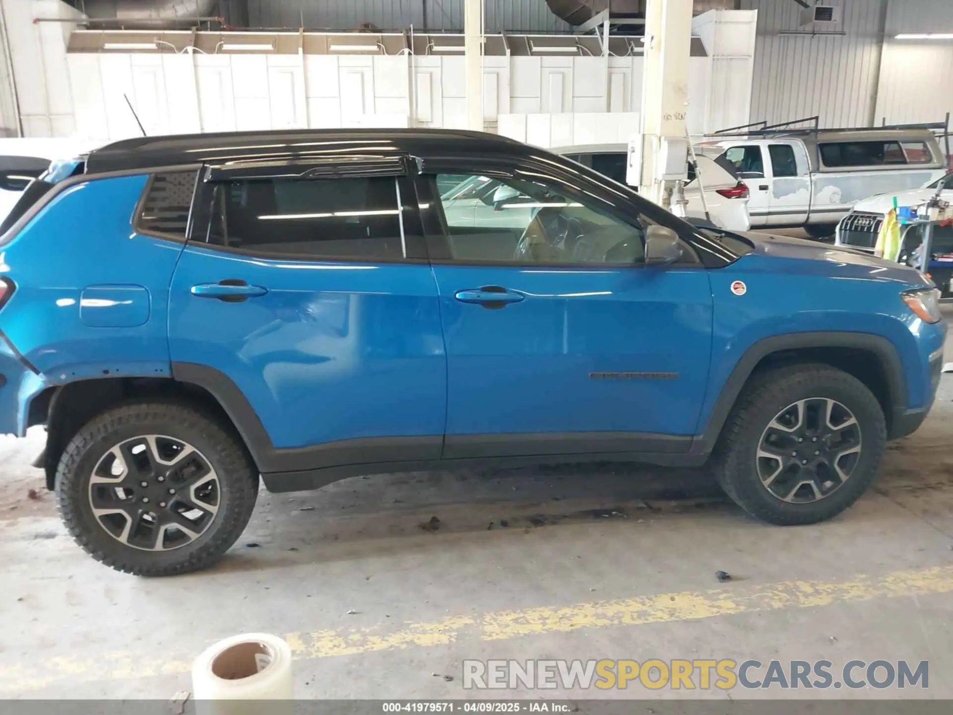 13 Photograph of a damaged car 3C4NJDDB4KT630356 JEEP COMPASS 2019
