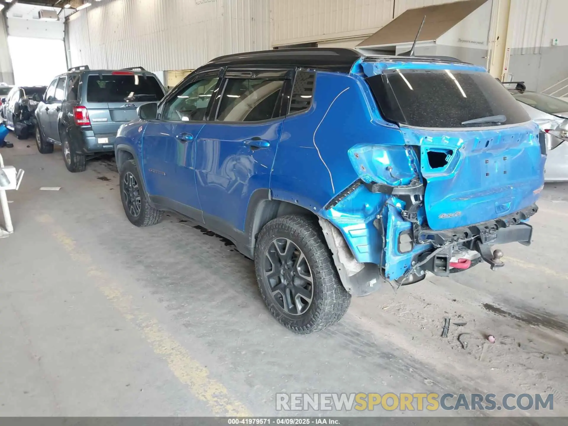 3 Photograph of a damaged car 3C4NJDDB4KT630356 JEEP COMPASS 2019